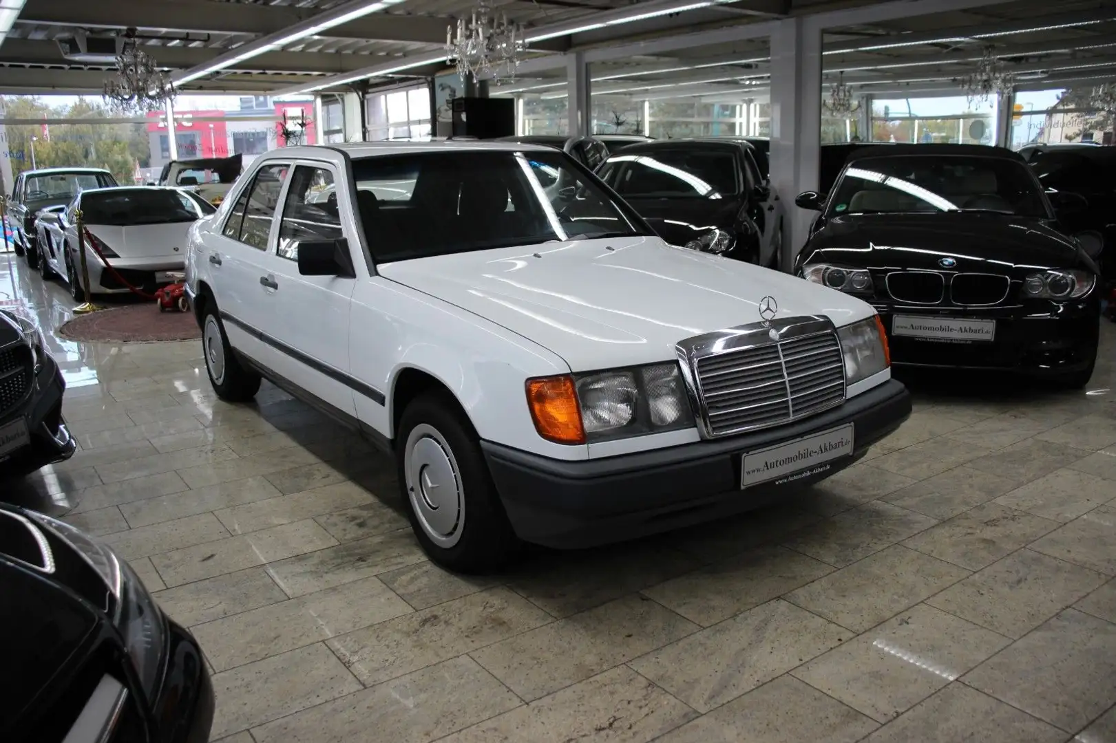 Mercedes-Benz 200 E W124 *H-Zulassung* Weiß - 2