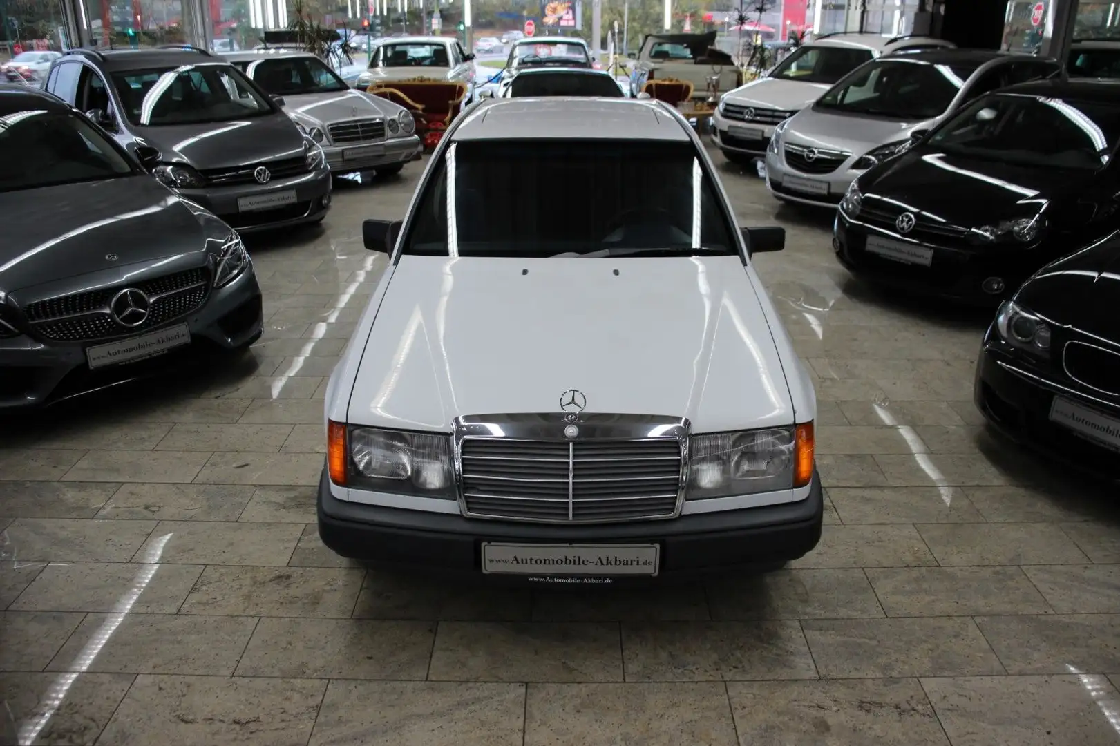 Mercedes-Benz 200 E W124 *H-Zulassung* Weiß - 1