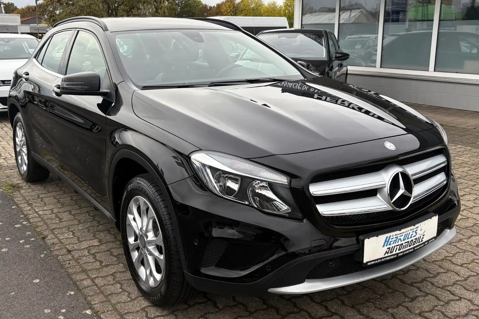 Mercedes-Benz GLA 200 Kamera/Sitzheizung/PDC Schwarz - 1