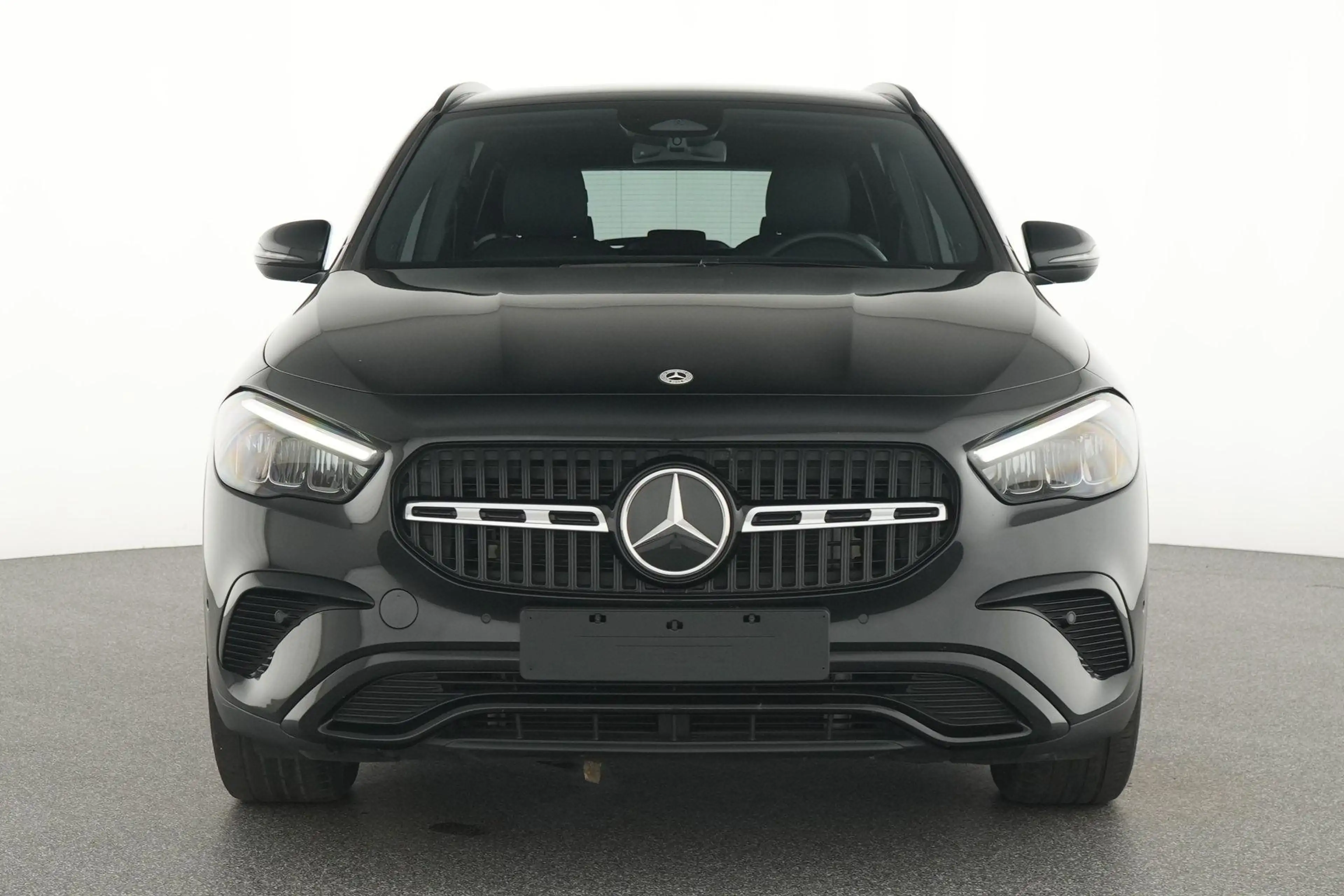 Mercedes-Benz GLA 180 d Luxury Line — photo 6