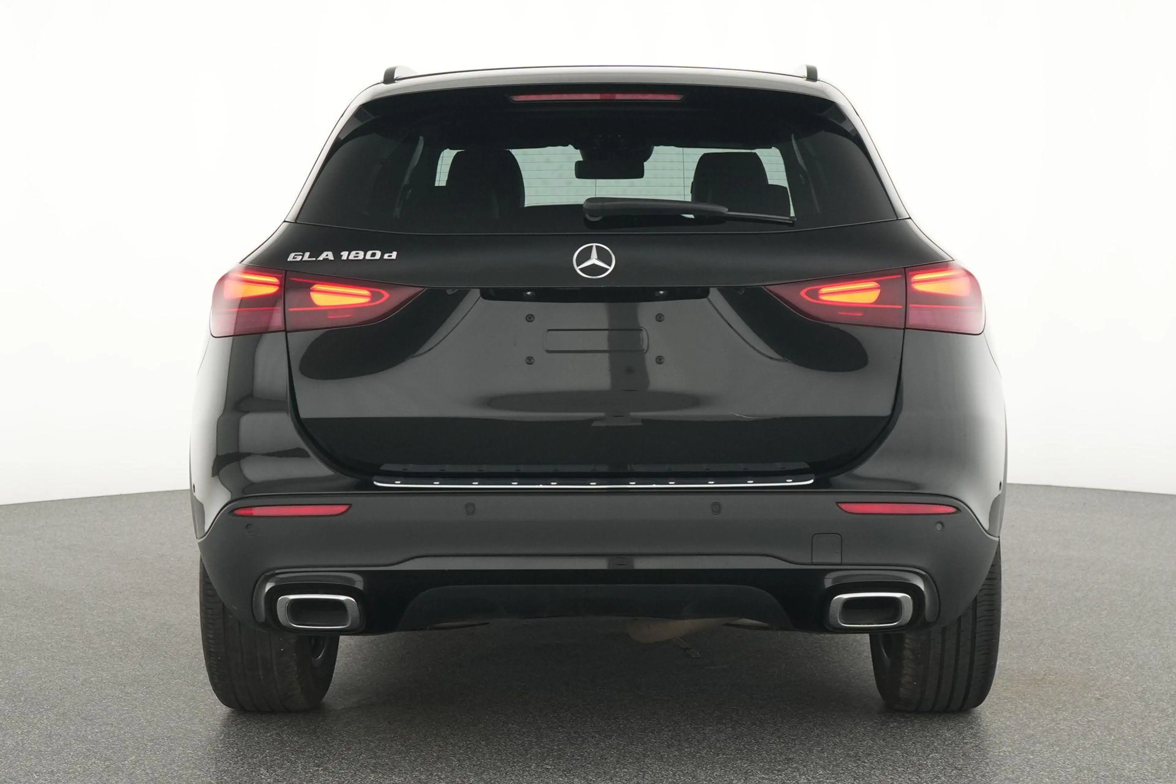 Mercedes-Benz GLA 180 d Luxury Line — photo 7