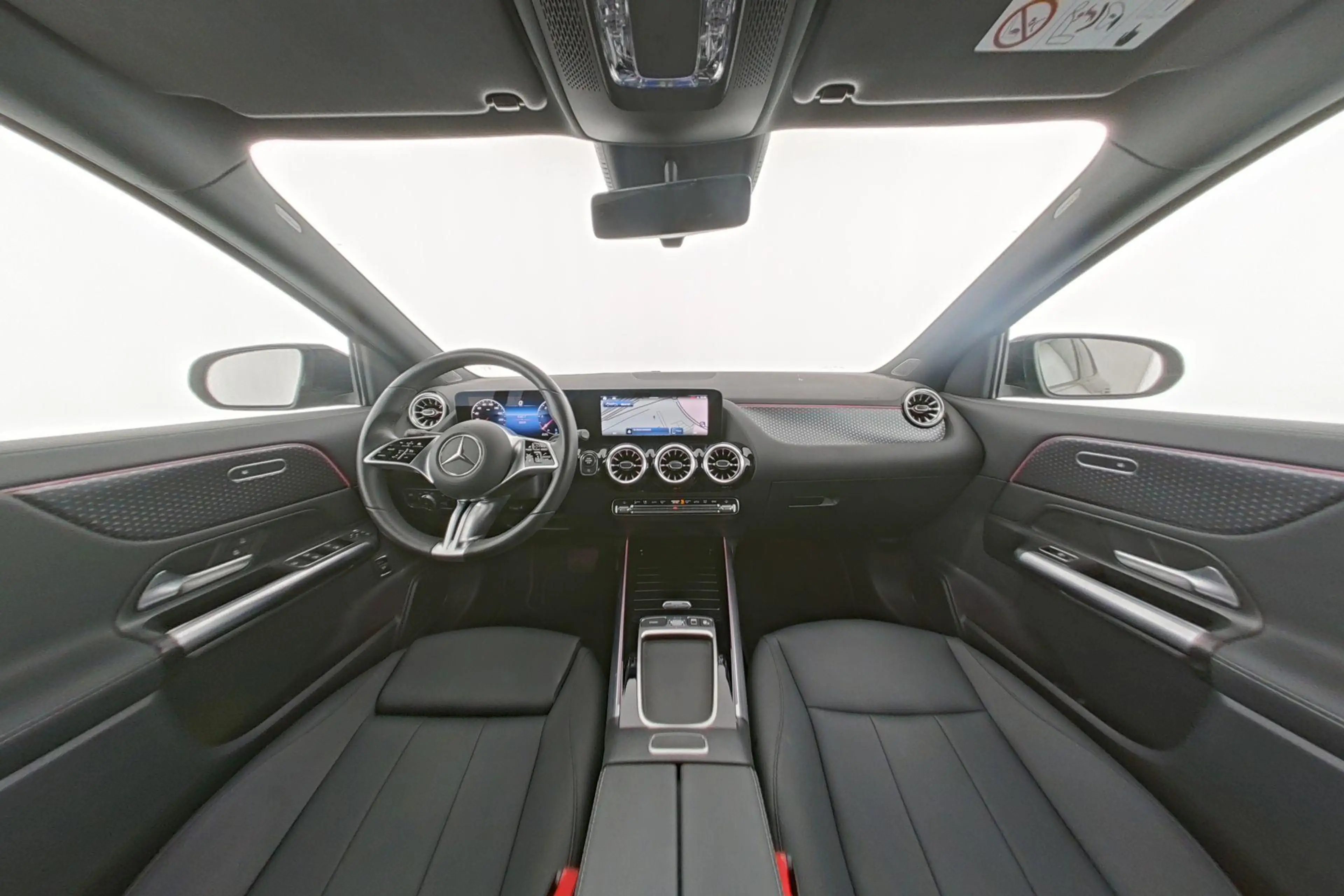 Mercedes-Benz GLA 180 d Luxury Line — photo 12