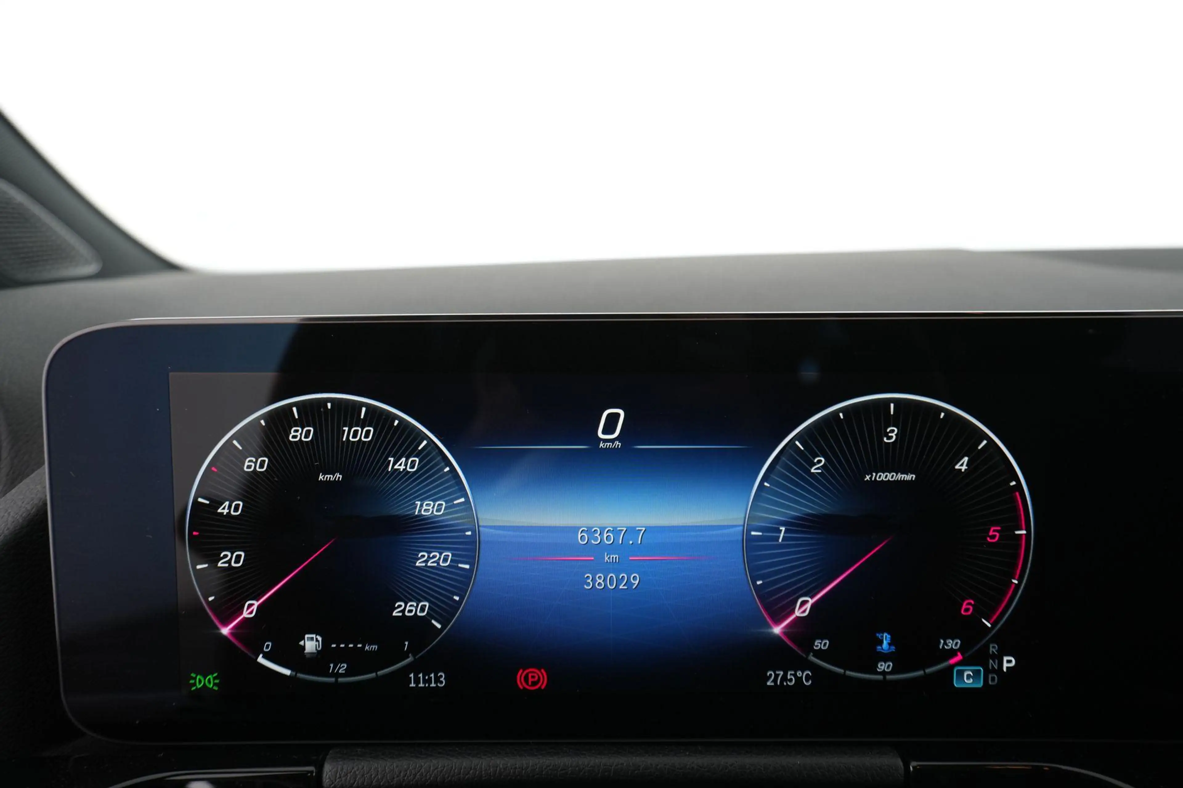 Mercedes-Benz GLA 180 d Luxury Line — photo 14