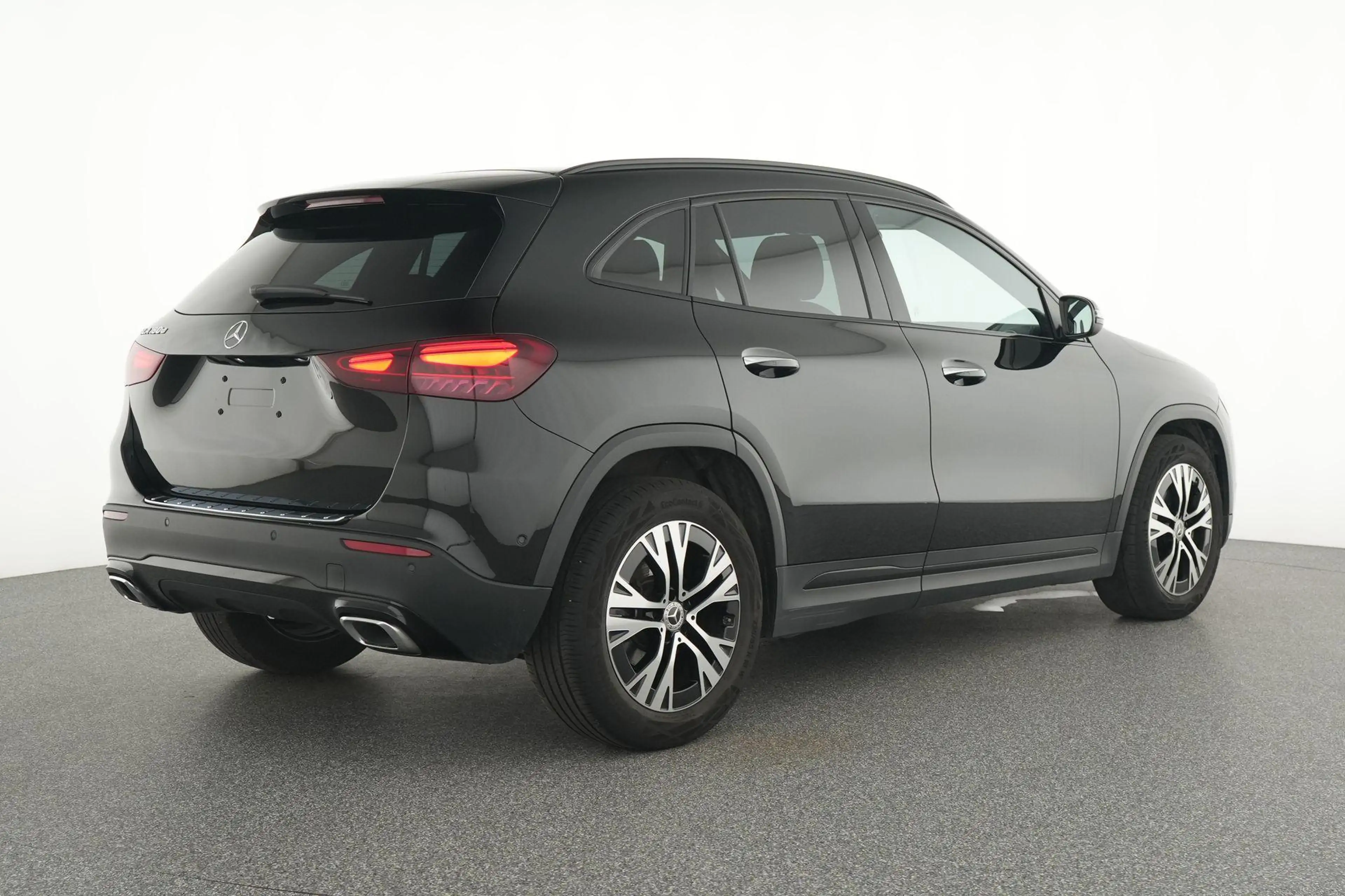 Mercedes-Benz GLA 180 d Luxury Line — photo 4