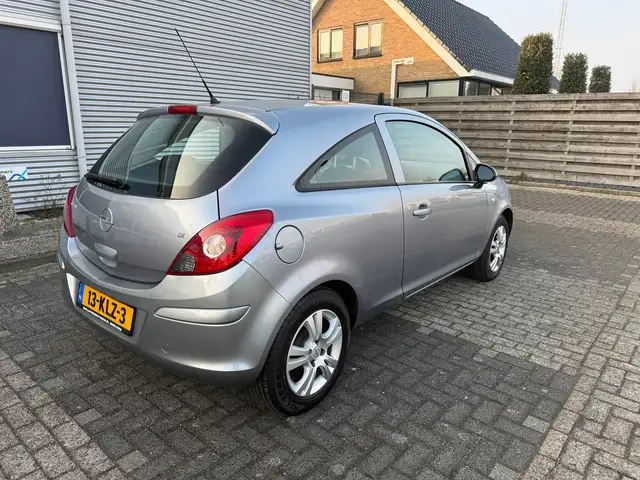 Opel Corsa view 4