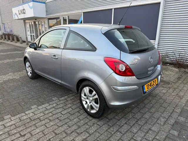 Opel Corsa view 3