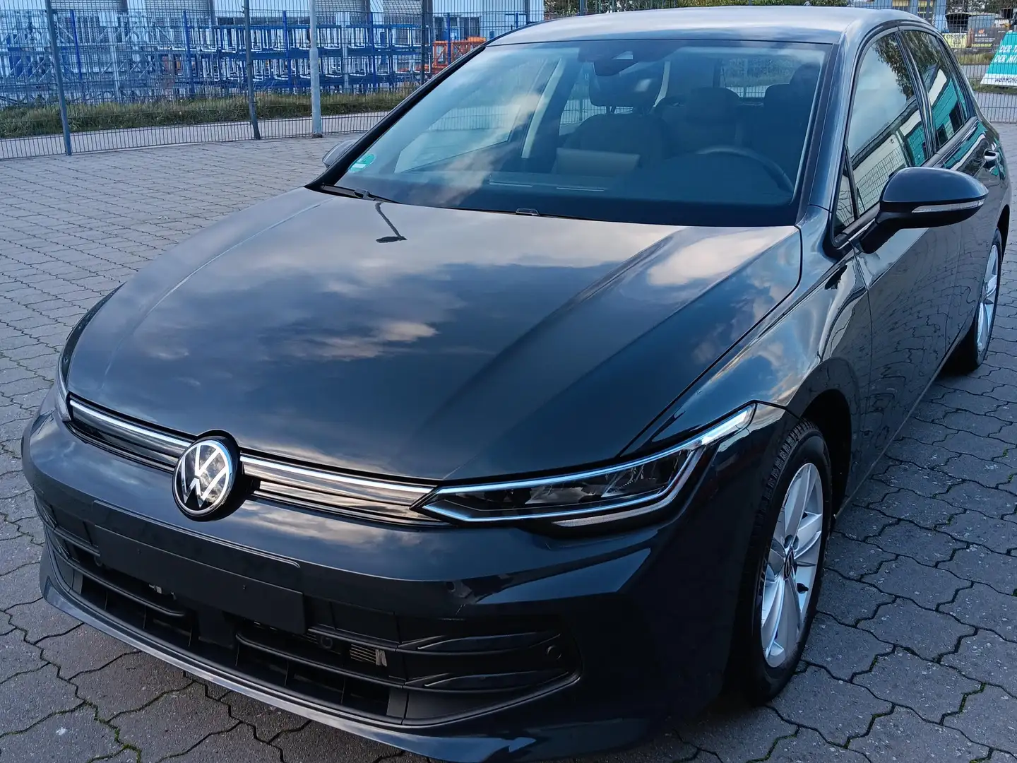 Volkswagen Golf 1.5 TSI 85 kW Goal Grau - 1
