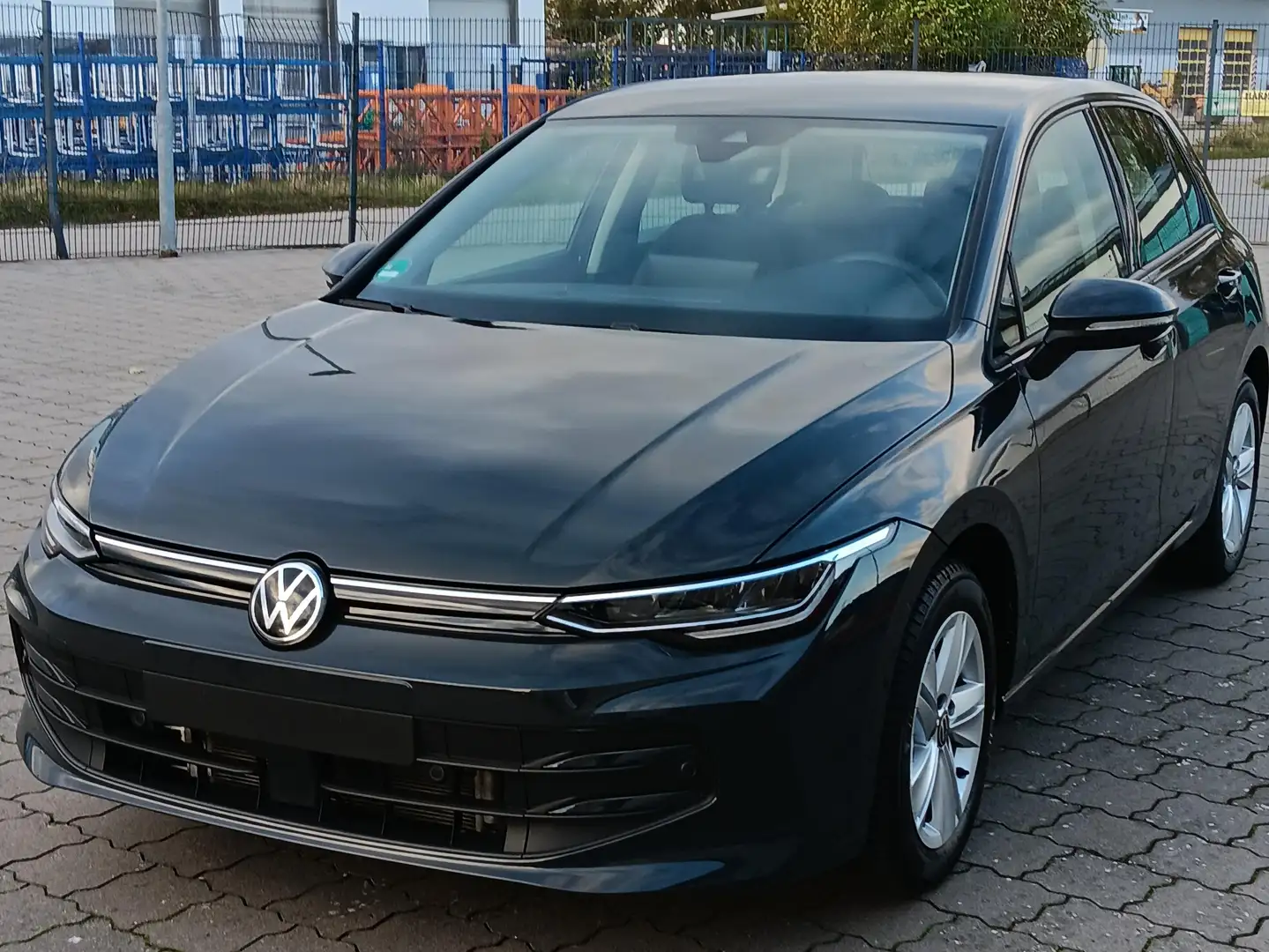 Volkswagen Golf 1.5 TSI 85 kW Goal Grau - 2