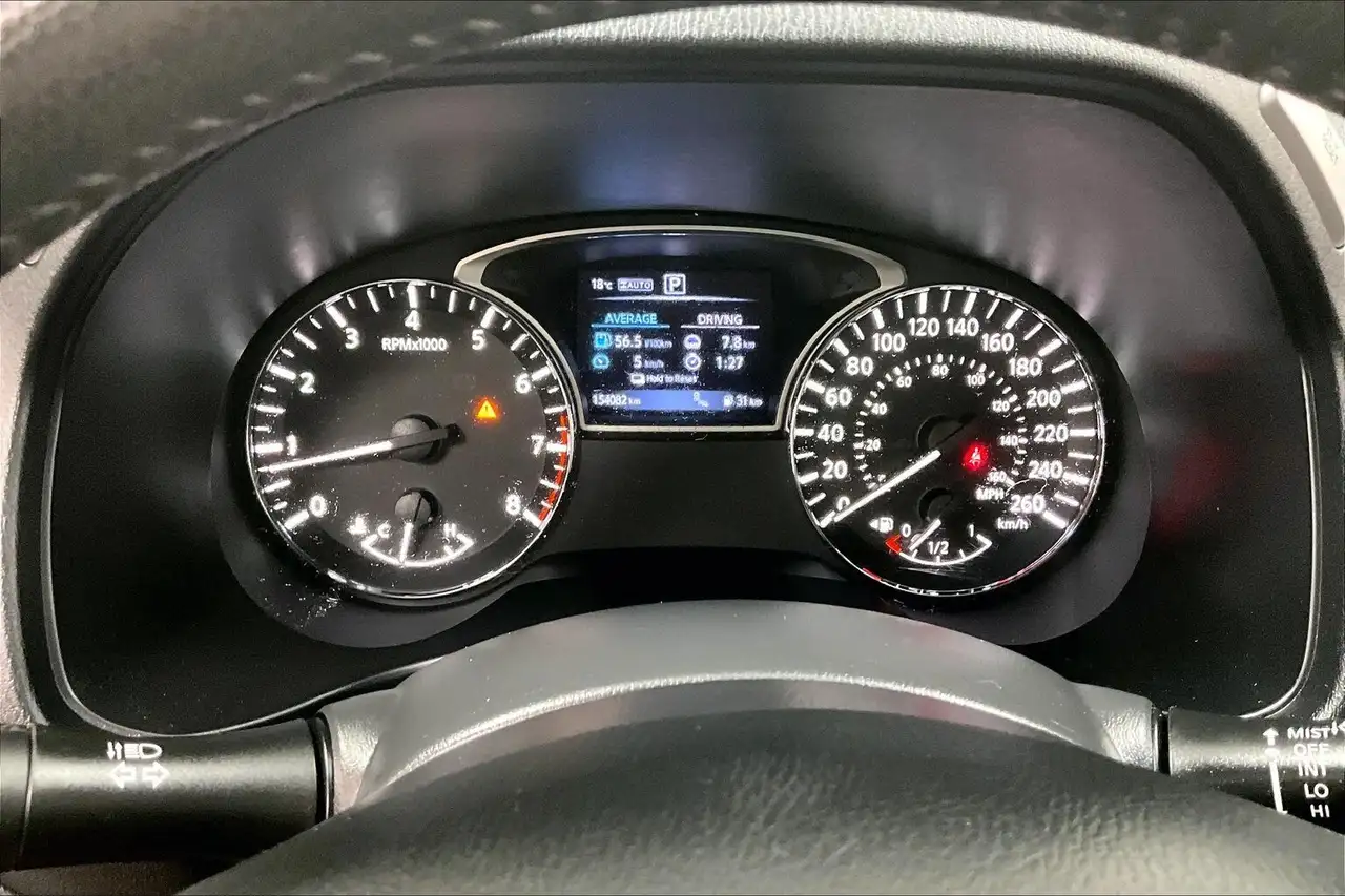 Nissan Pathfinder снимка Nissan Pathfinder