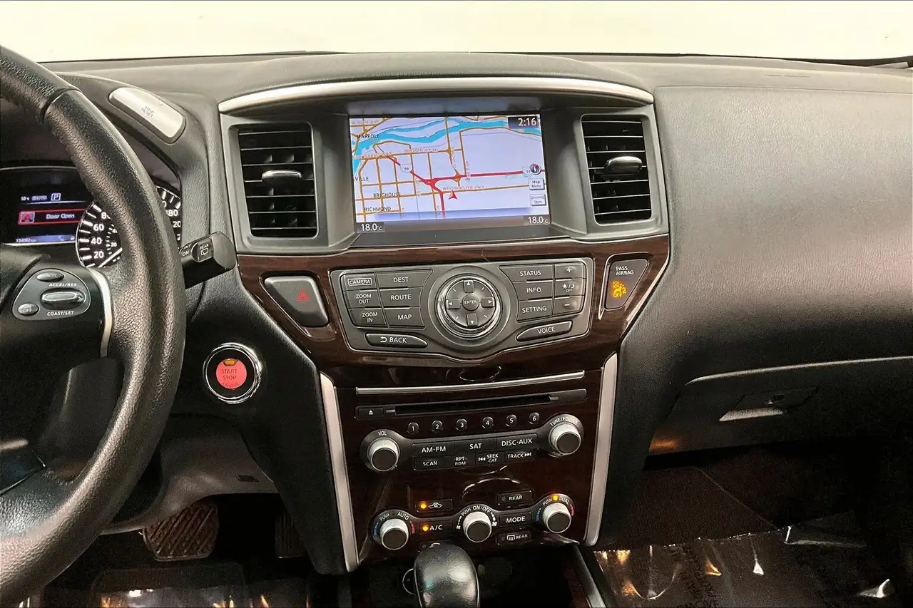 Nissan Pathfinder снимка Nissan Pathfinder