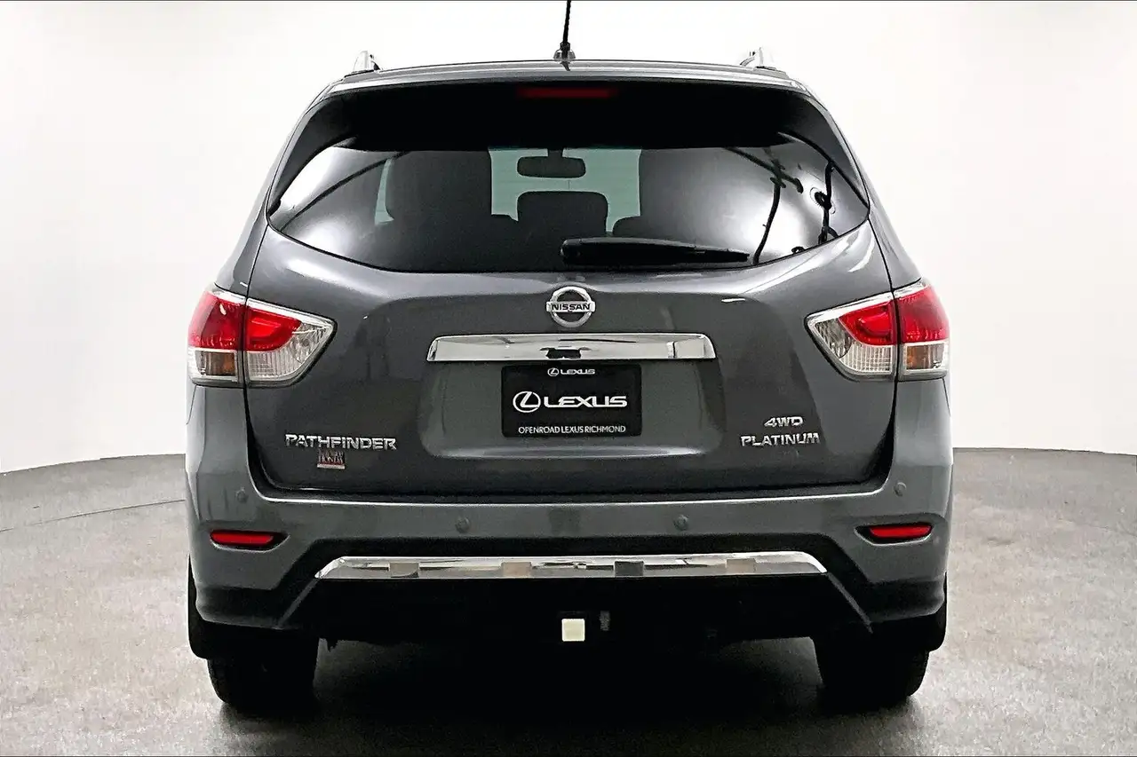 Nissan Pathfinder снимка Nissan Pathfinder