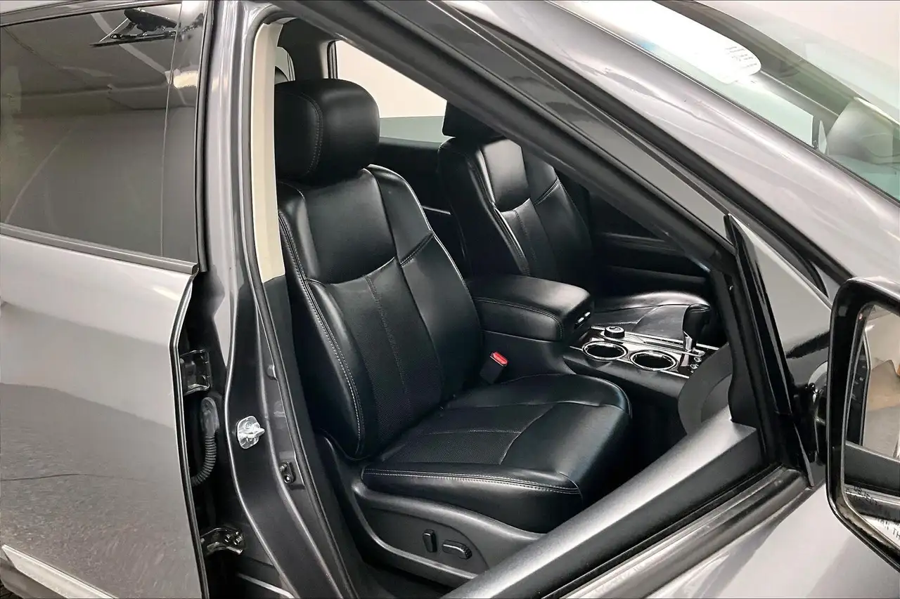 Nissan Pathfinder снимка Nissan Pathfinder