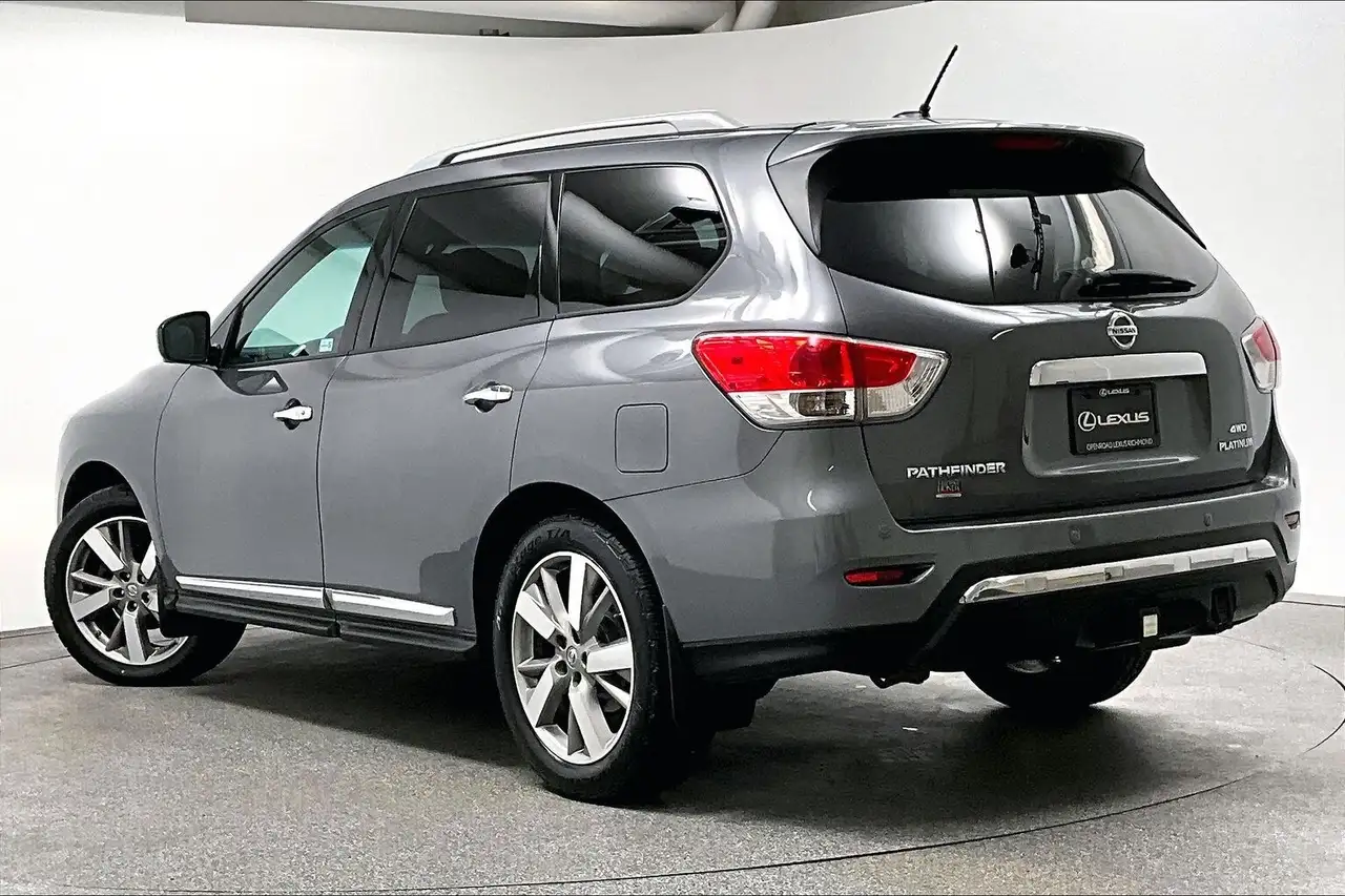 Nissan Pathfinder снимка Nissan Pathfinder