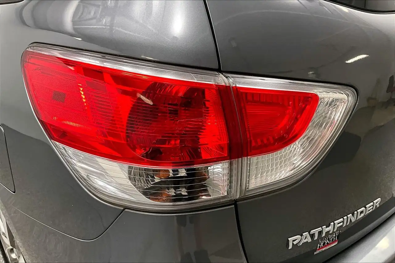 Nissan Pathfinder снимка Nissan Pathfinder