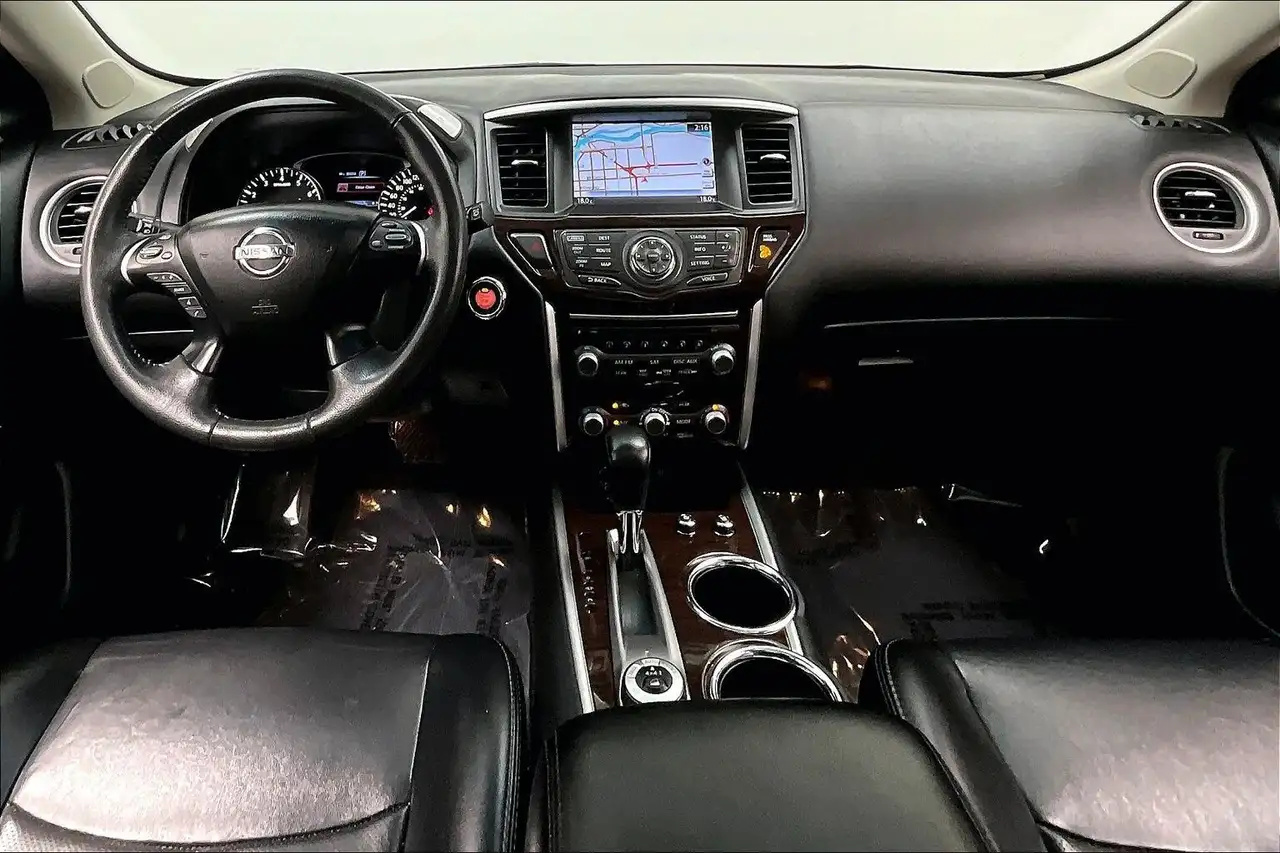 Nissan Pathfinder снимка Nissan Pathfinder
