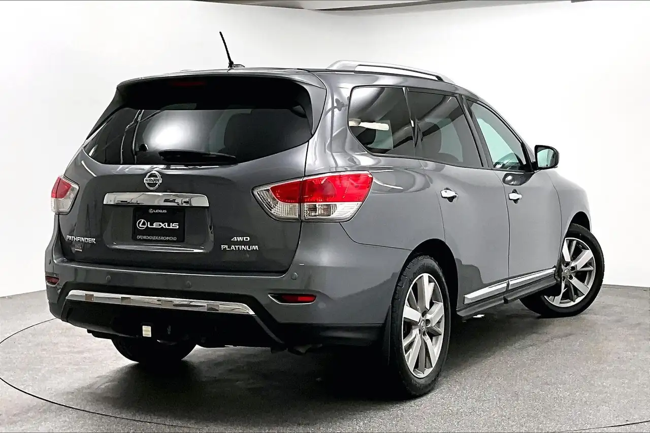 Nissan Pathfinder снимка Nissan Pathfinder