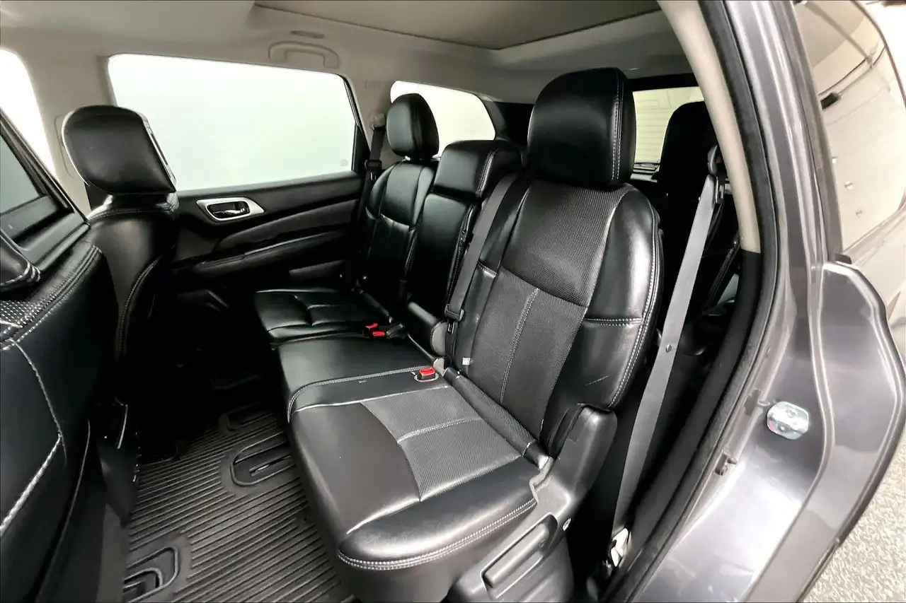 Nissan Pathfinder снимка Nissan Pathfinder