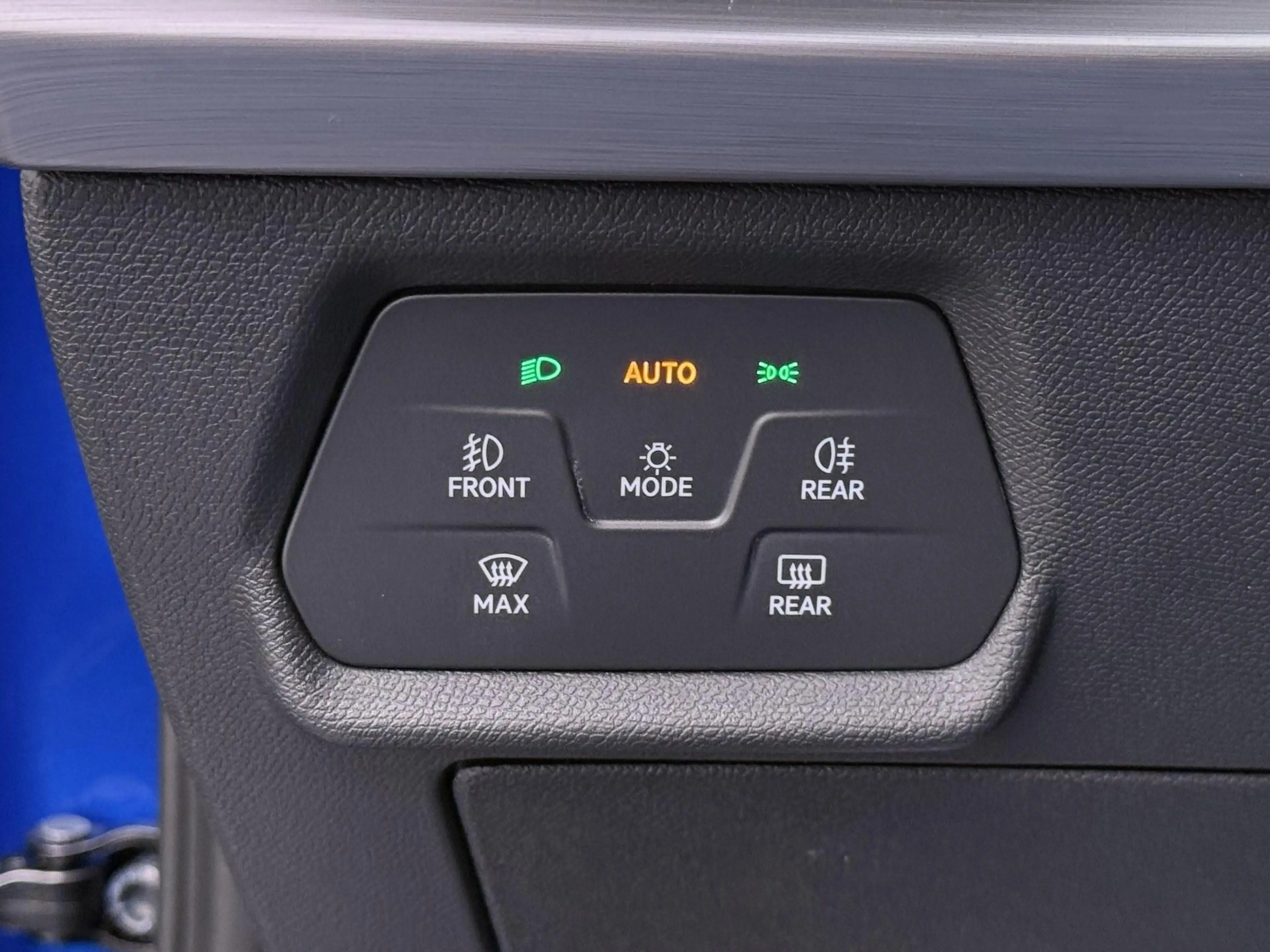 SEAT Leon e-Hybrid Sportstourer FR Business 1.5 TSI eHybrid 150 kW / — photo 13