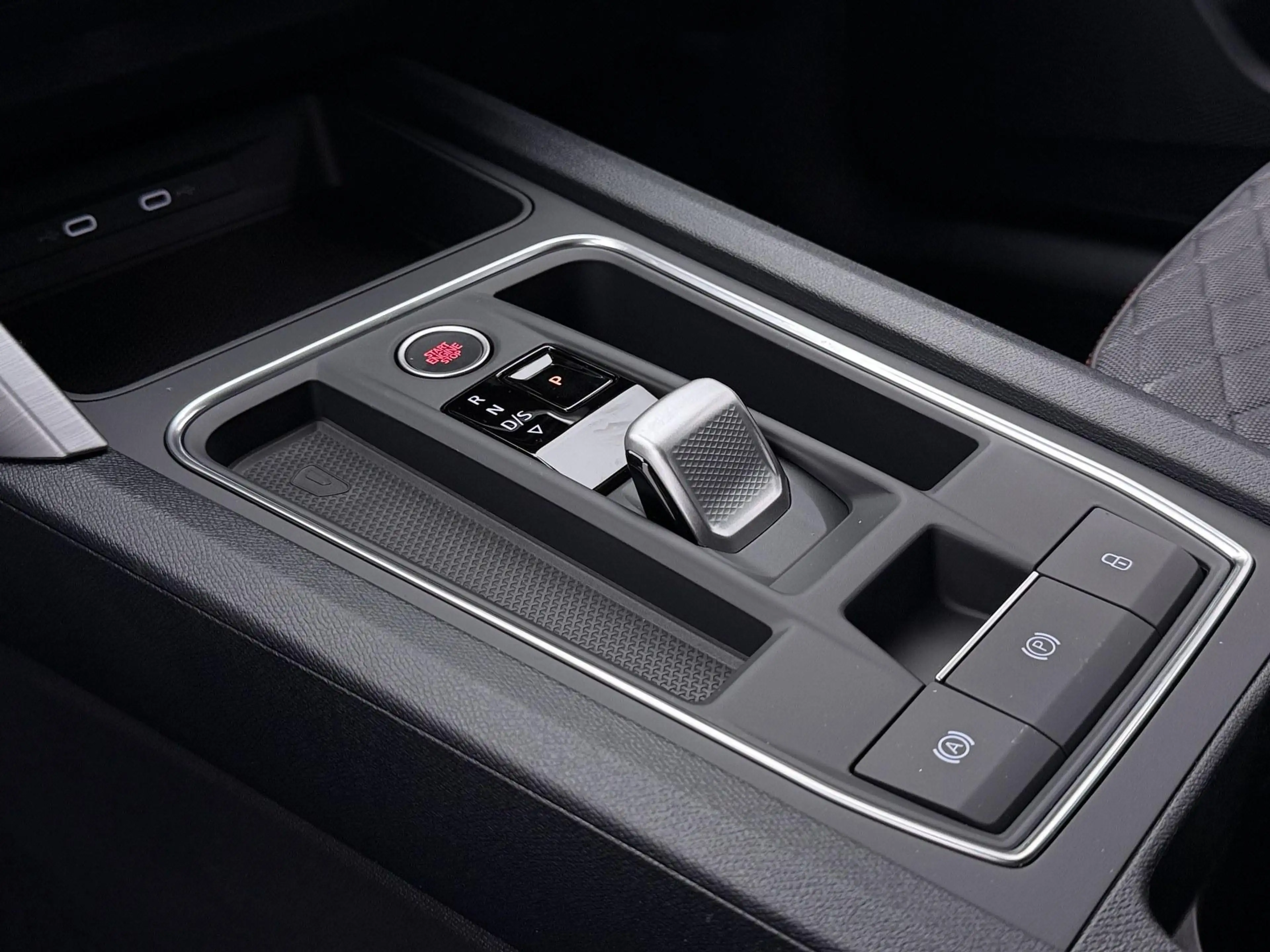 SEAT Leon e-Hybrid Sportstourer FR Business 1.5 TSI eHybrid 150 kW / — photo 14