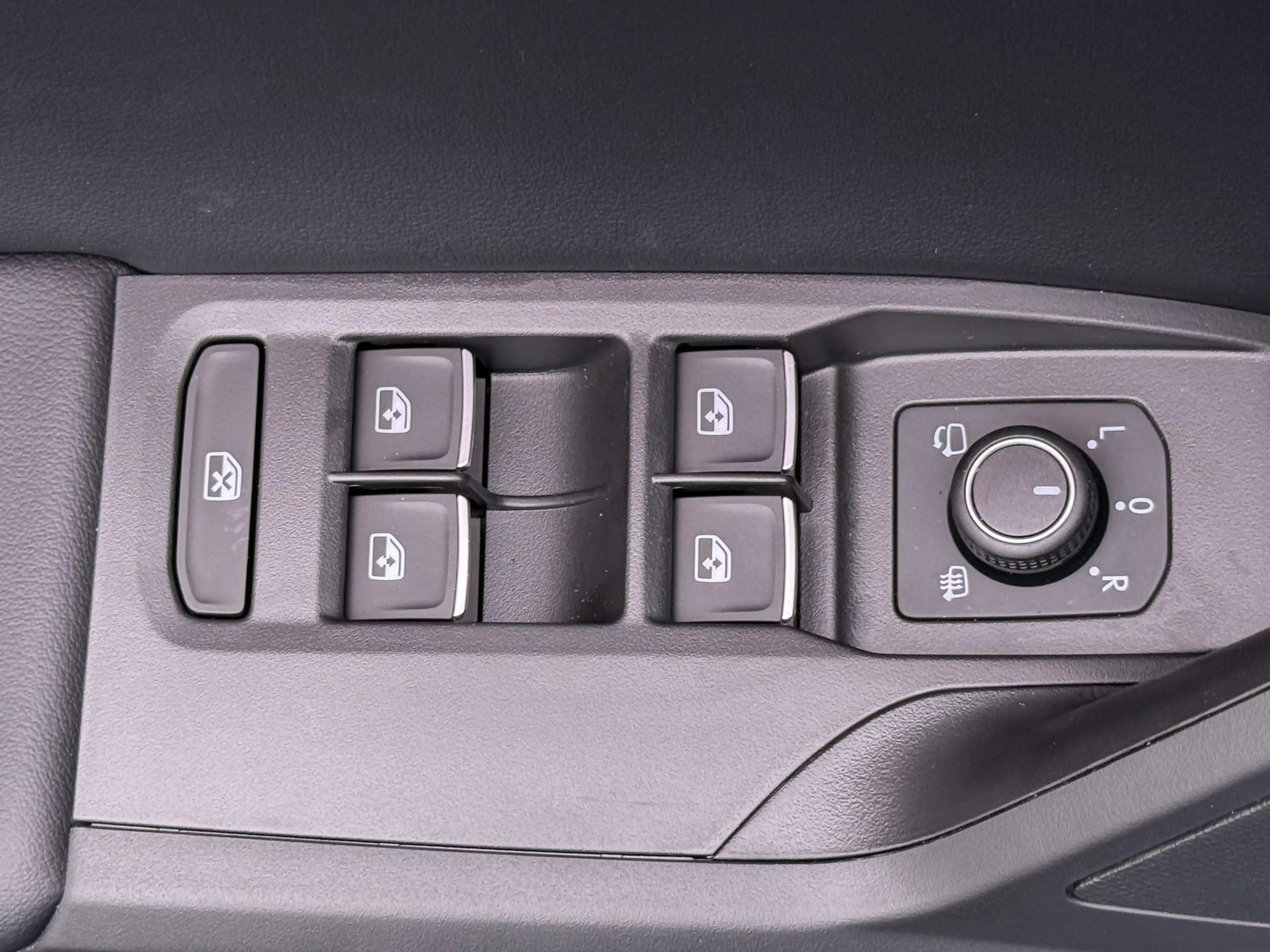 SEAT Leon e-Hybrid Sportstourer FR Business 1.5 TSI eHybrid 150 kW / — photo 15