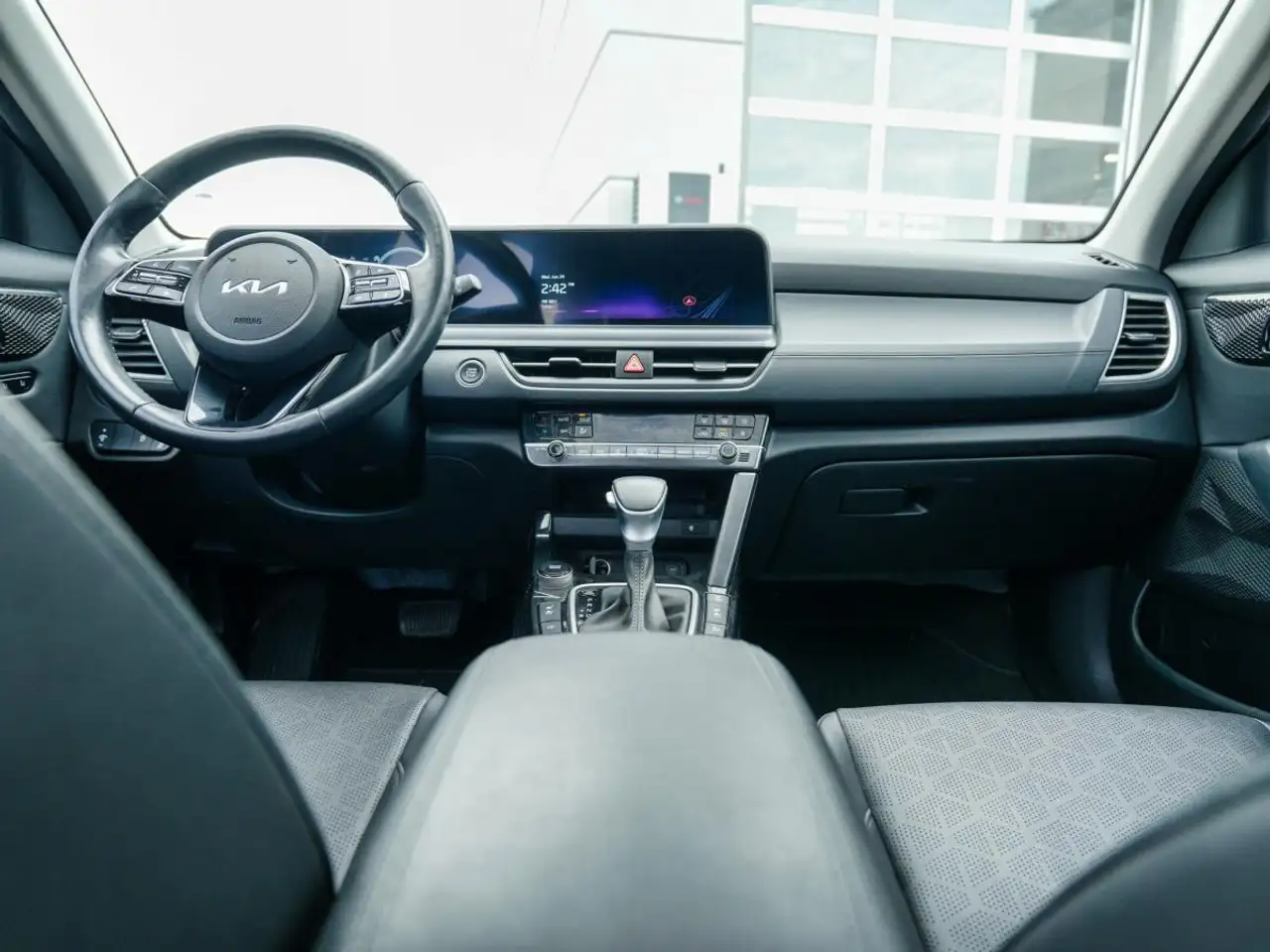 Kia Seltos снимка Kia Seltos
