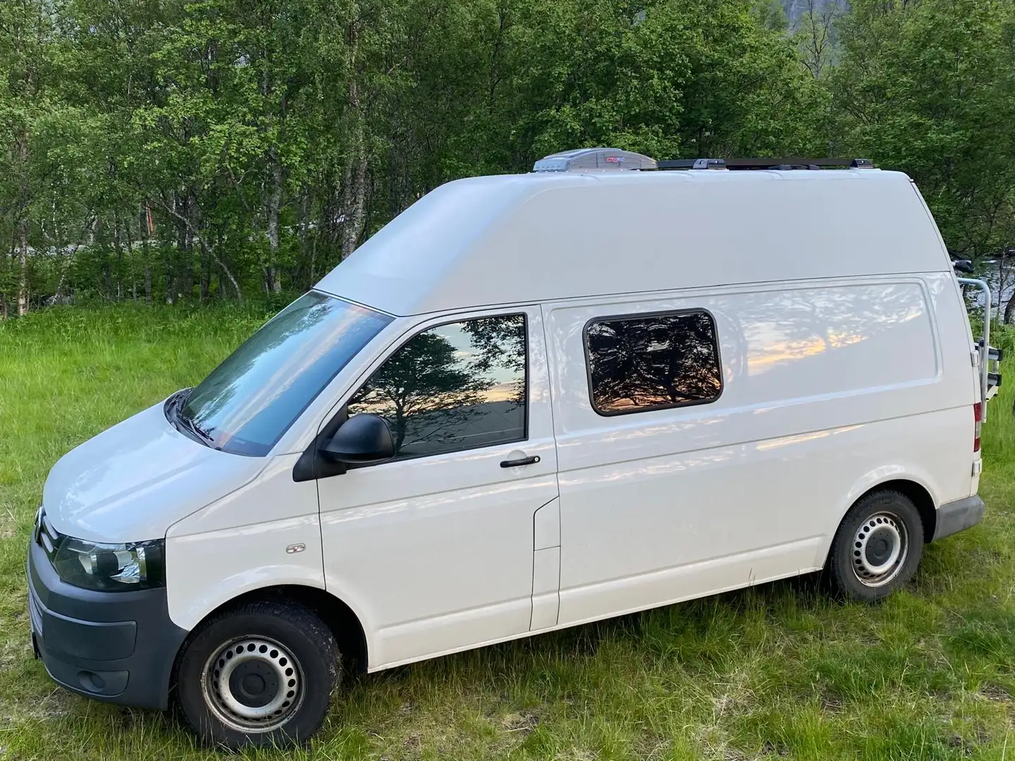 Volkswagen T5 2.0 Kastenwagen professional zum Camper umgebaut Weiß - 2