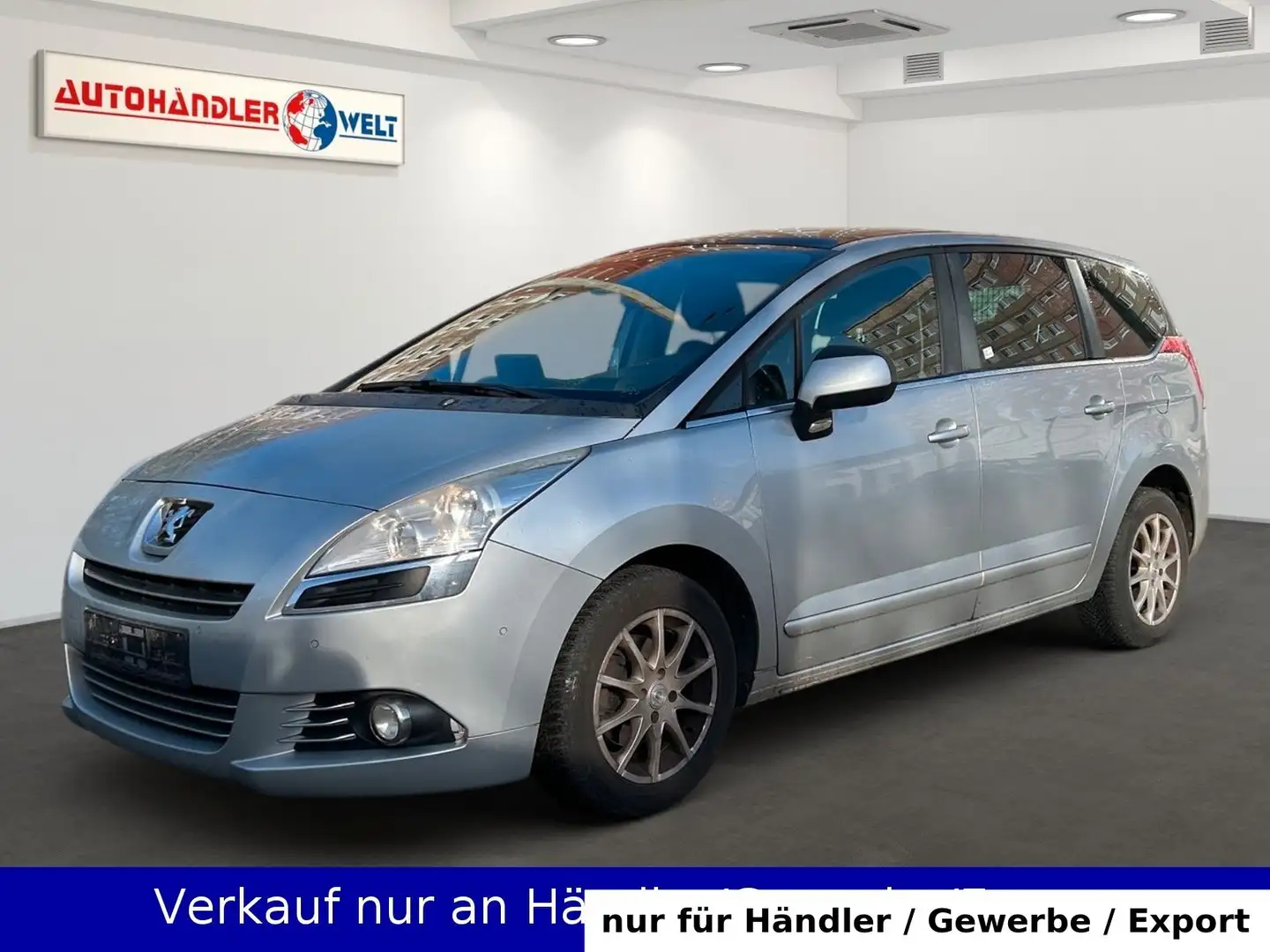Peugeot 5008 7-Sitzer Automatik AAC SHZ Navi Pano PDC Silber - 1