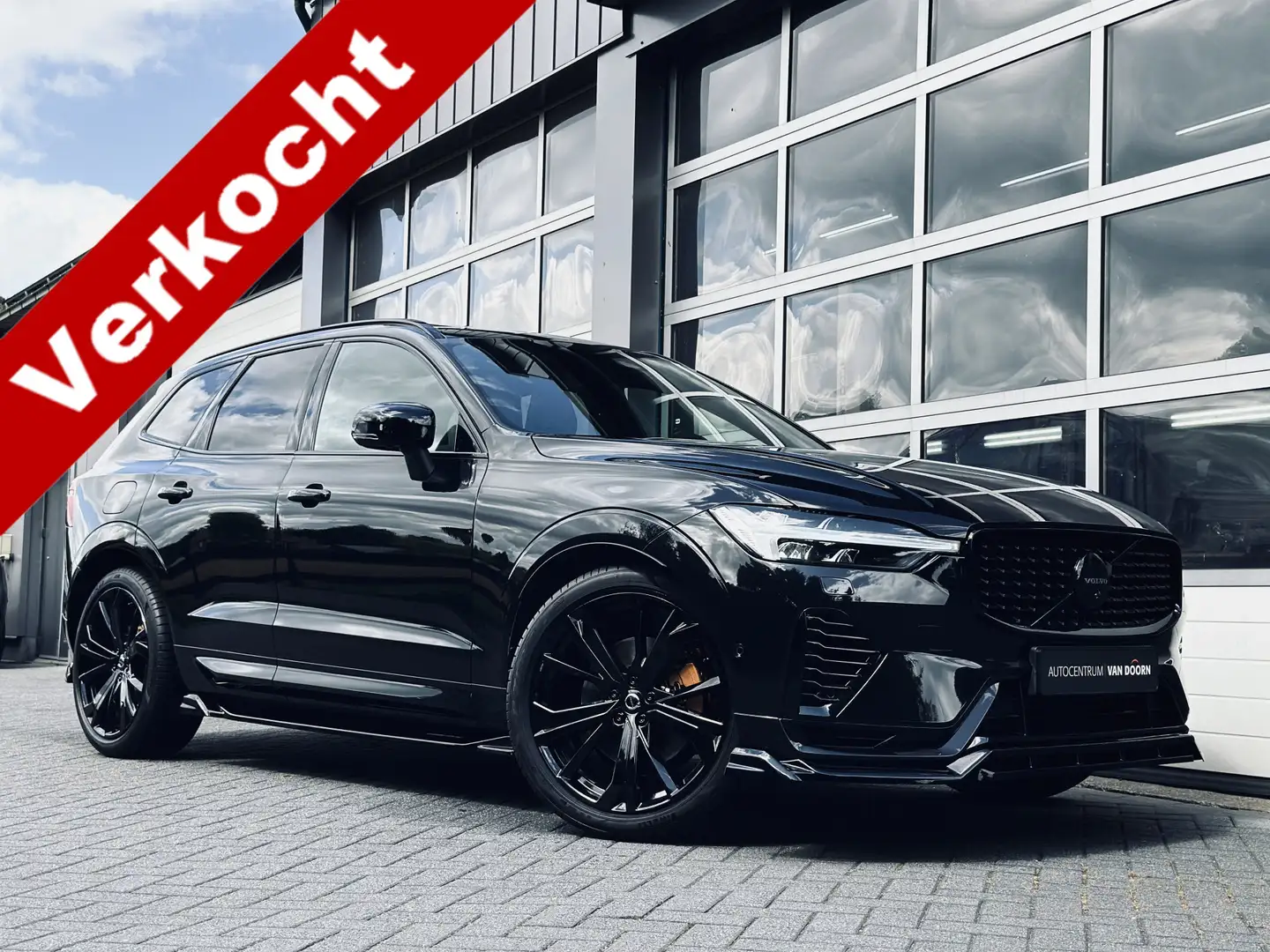 Volvo XC60 2.0 T8 Hybrid | AWD | Dark Label | Panodak | Stoel Zwart - 1