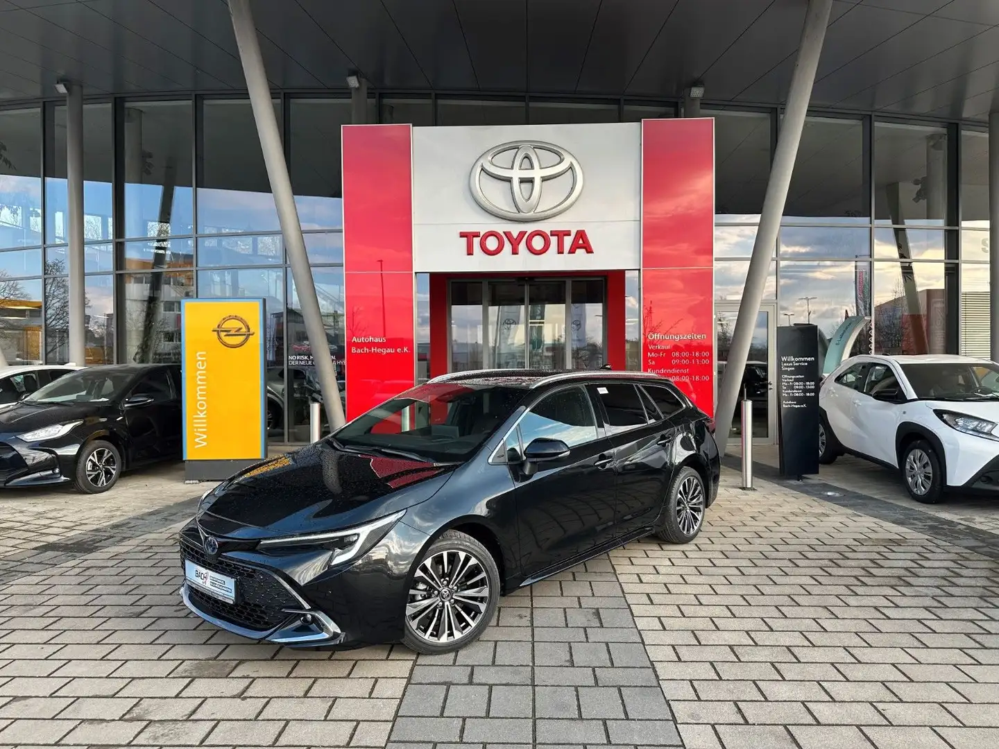 Toyota Corolla TS 1.8 Hybrid Teamplayer, TECHNIK-PAKET Чёрный - 1