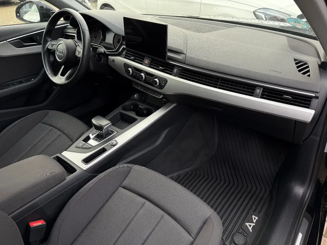 Audi A4 Avant — photo 15 sur 32