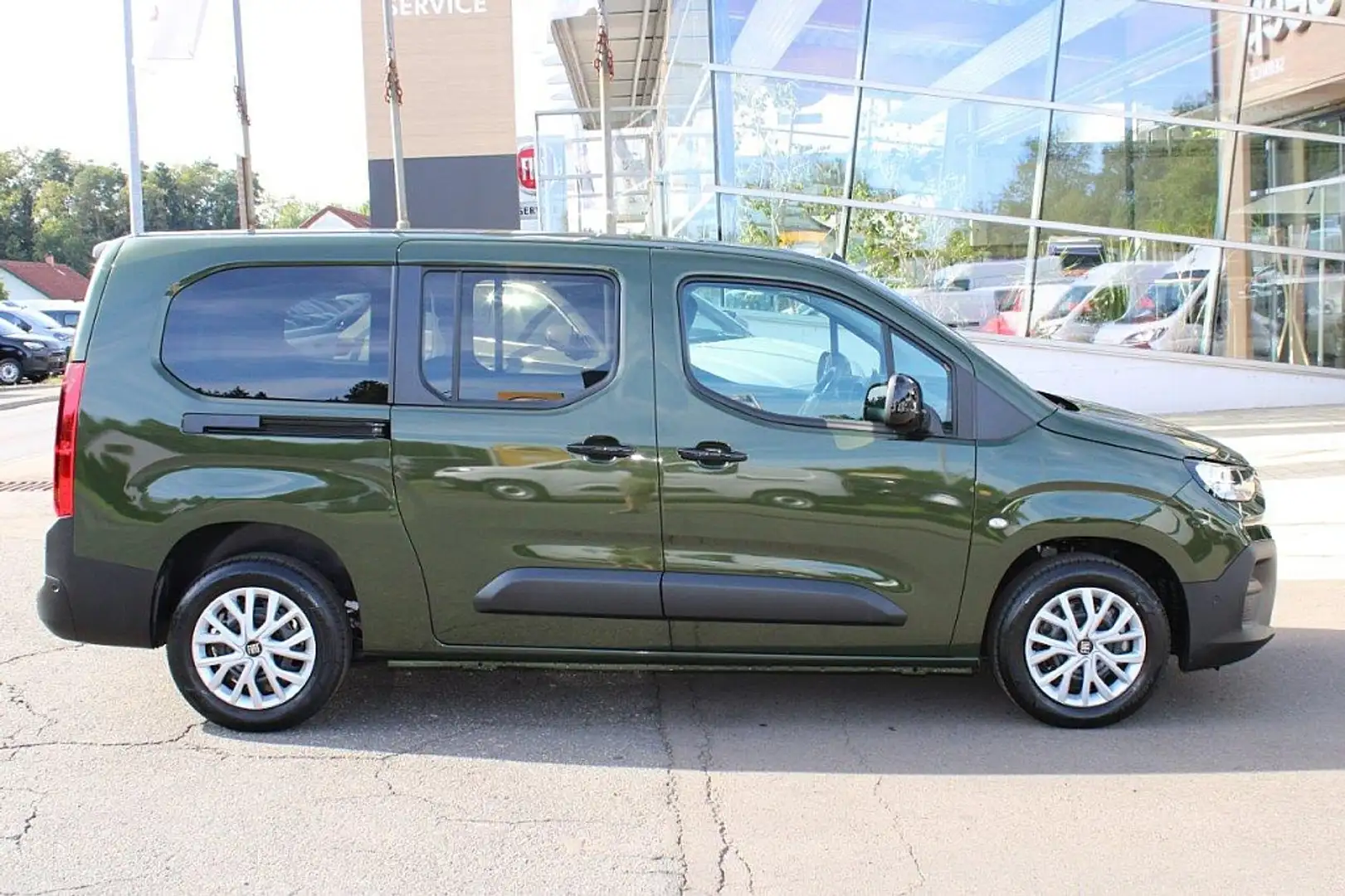 Fiat Doblo Kombi extra Lang 130 Automatik 7Sitze Full Opt.... Grün - 2