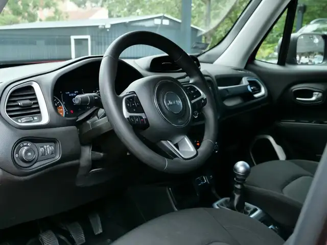 Jeep Renegade view 12