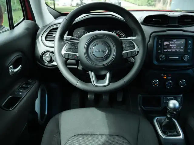 Jeep Renegade view 13