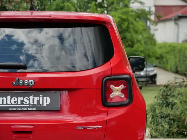 Jeep Renegade view 8