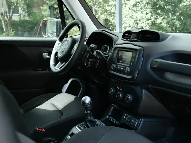 Jeep Renegade view 15
