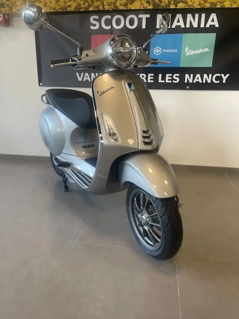 Vespa Primavera Gris - 2