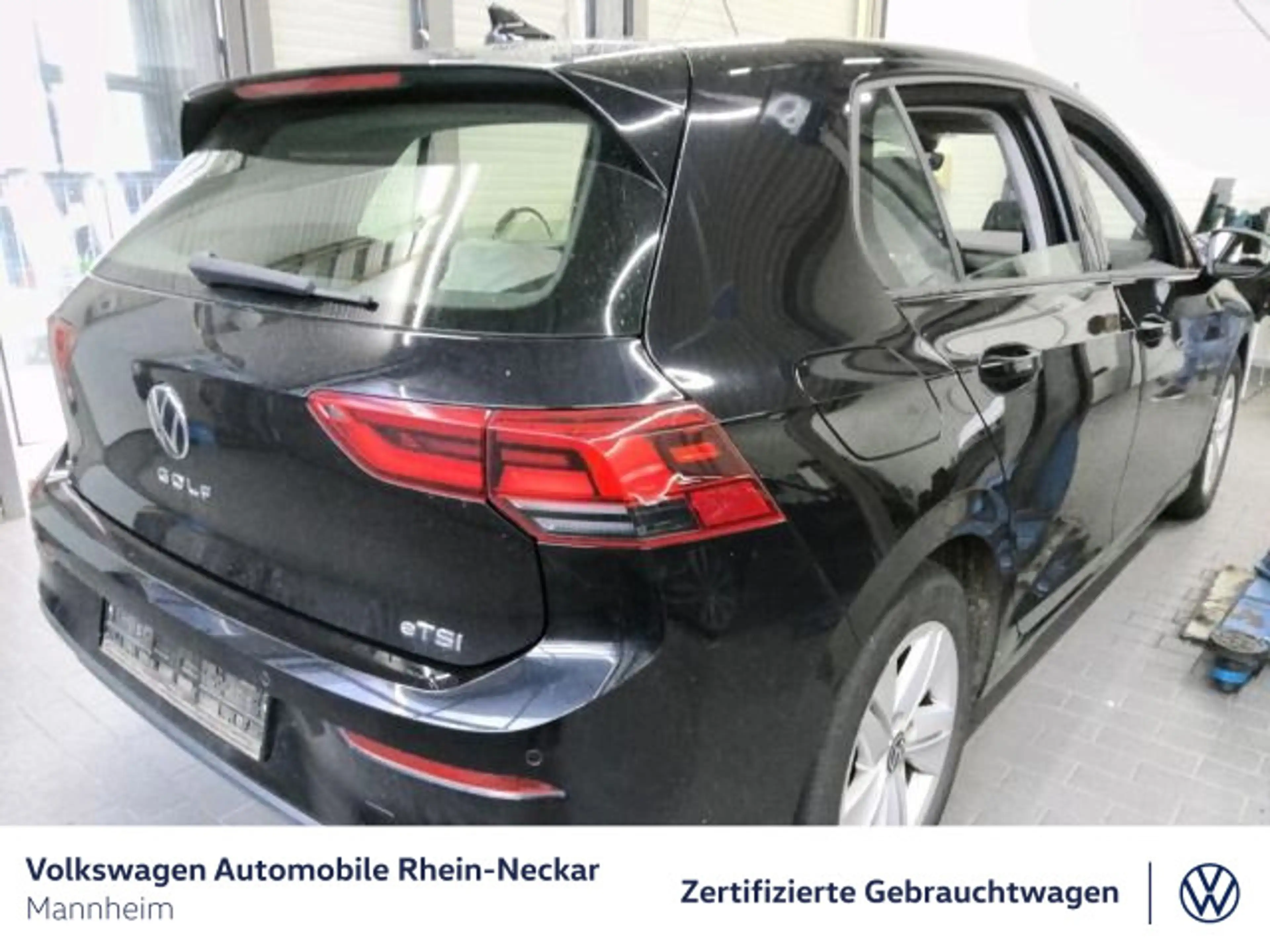 Volkswagen Golf VIII 1.5 eTSI Life DSG Navi PDC LED — photo 4