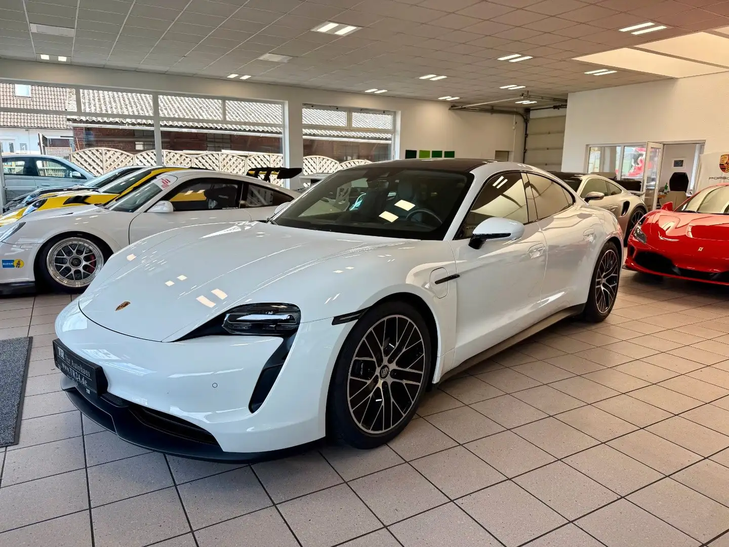 Porsche Taycan Performance/Luftfederung/Panorama/ACC Белый - 2