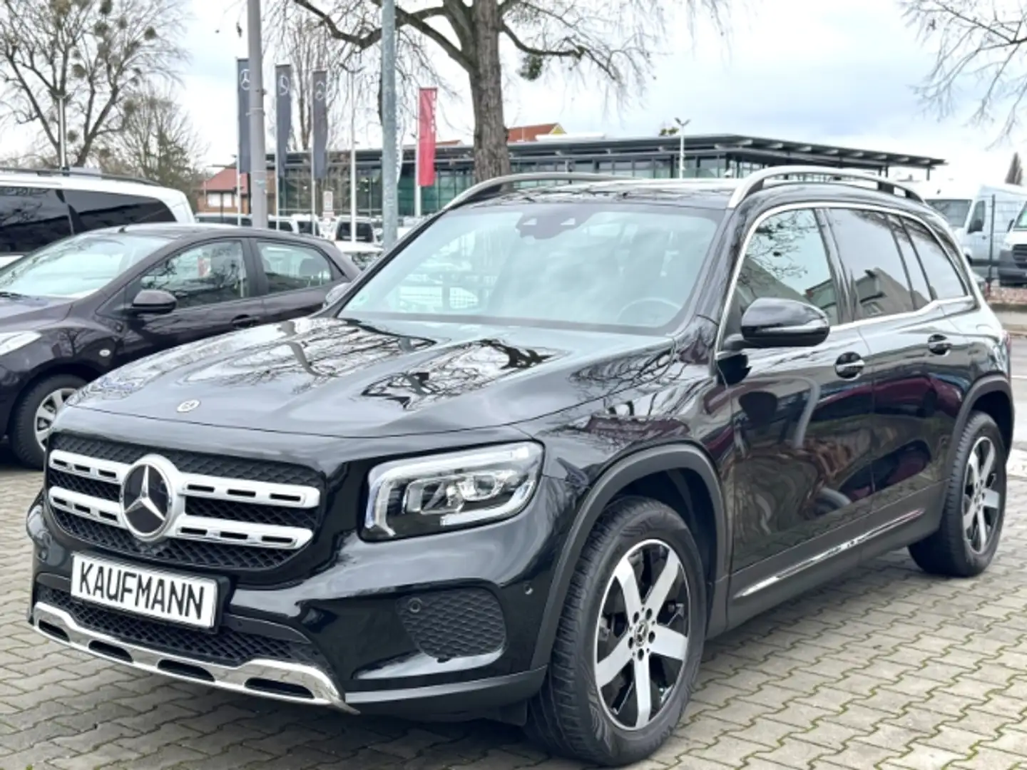 Mercedes-Benz GLB 200 MBUX+PANO+KAMERA Noir - 1