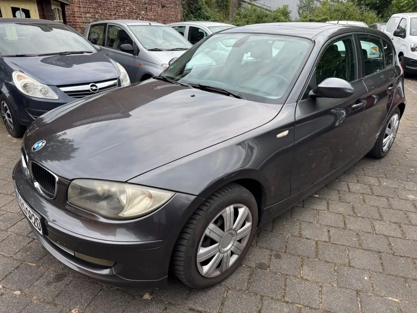 BMW 116 1 Lim. 116i TÜV 02/2027/KLIMA/ALLWETTER/PDC Brown - 1