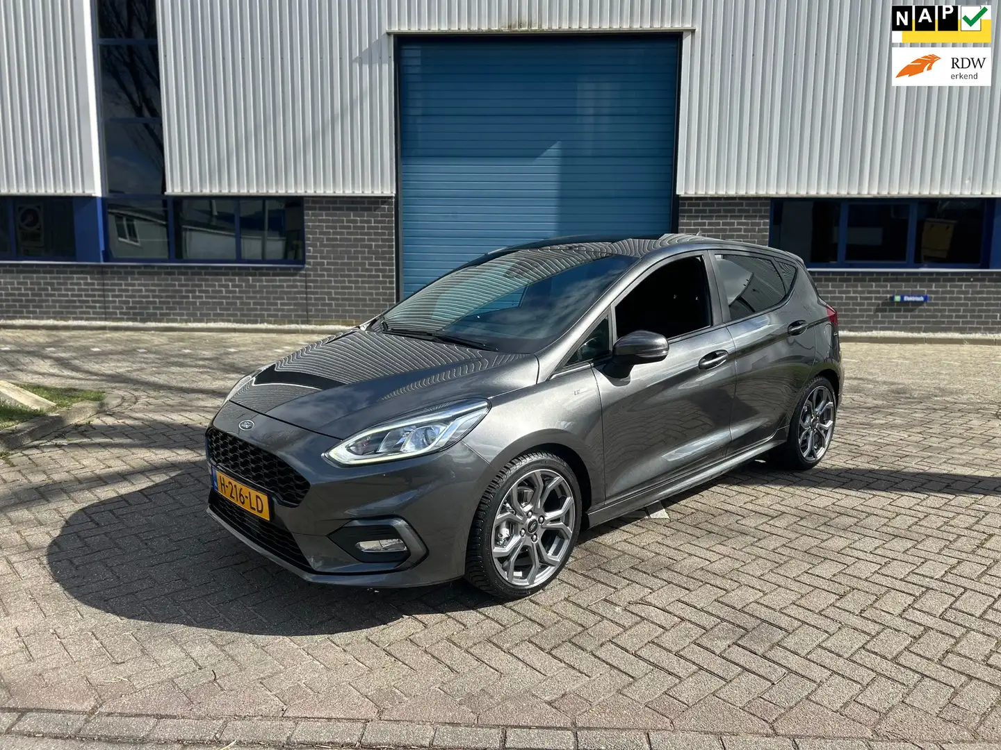 Ford Fiesta 1.0 EcoBoost ST-Line Grijs - 1