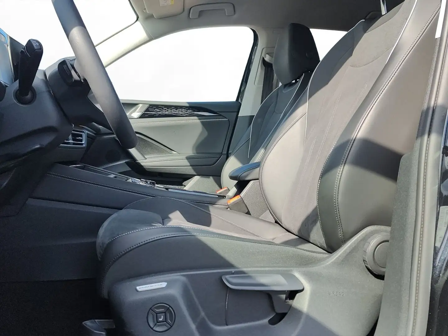 Volkswagen Tiguan 1.5 eTSI Elegance Schwarz - 2