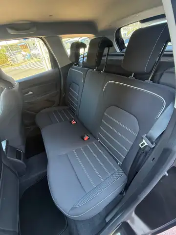 Dacia Duster view 12