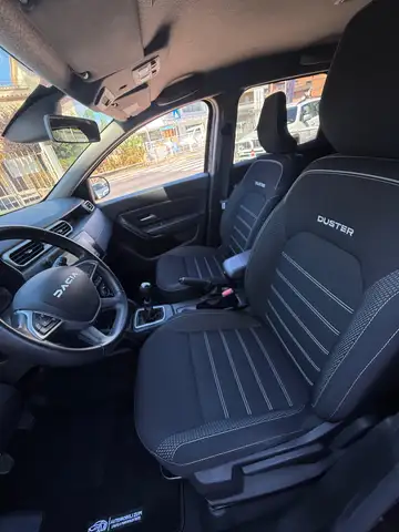 Dacia Duster view 10