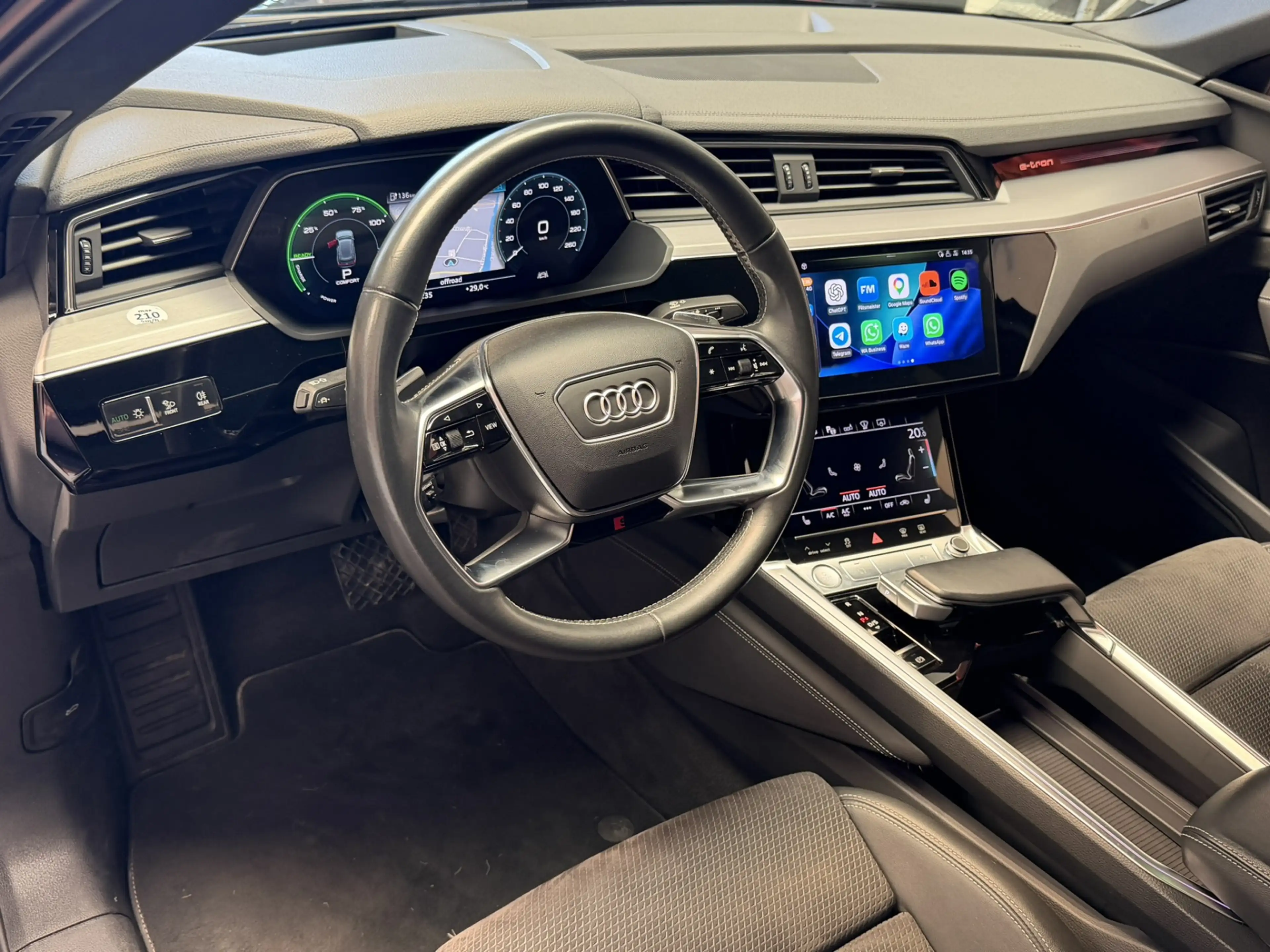 Audi e-tron SPORTBACK S-EDITION PANORAMADAK 50 QUATTRO BUSINES — photo 11