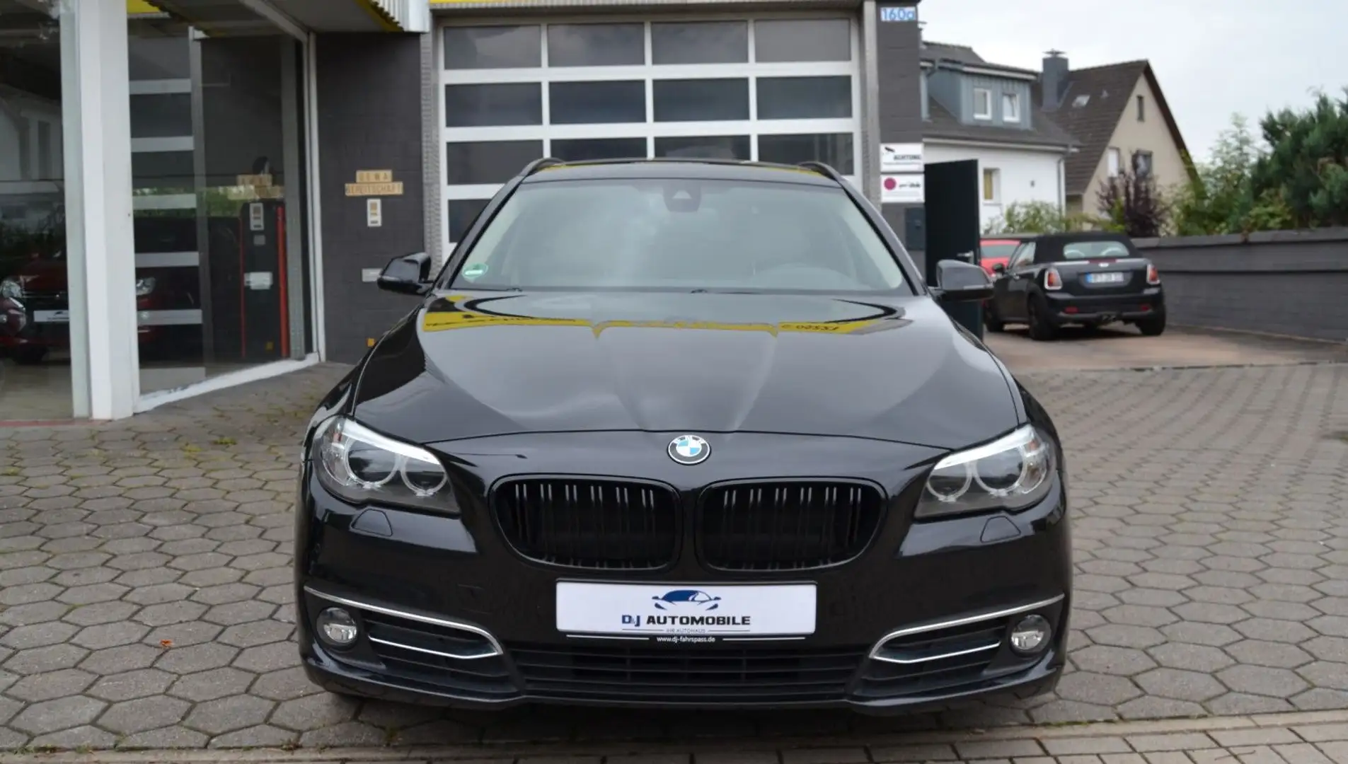BMW 520 i Touring*Luxury*Pano*VollDigi*AHK*Bi-Xenon* Negro - 2