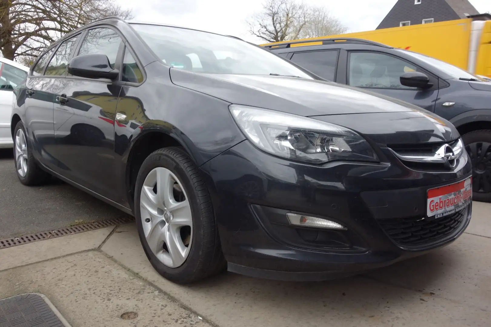 Opel Astra J Sports Tourer Edition Automatik-Navi Noir - 2