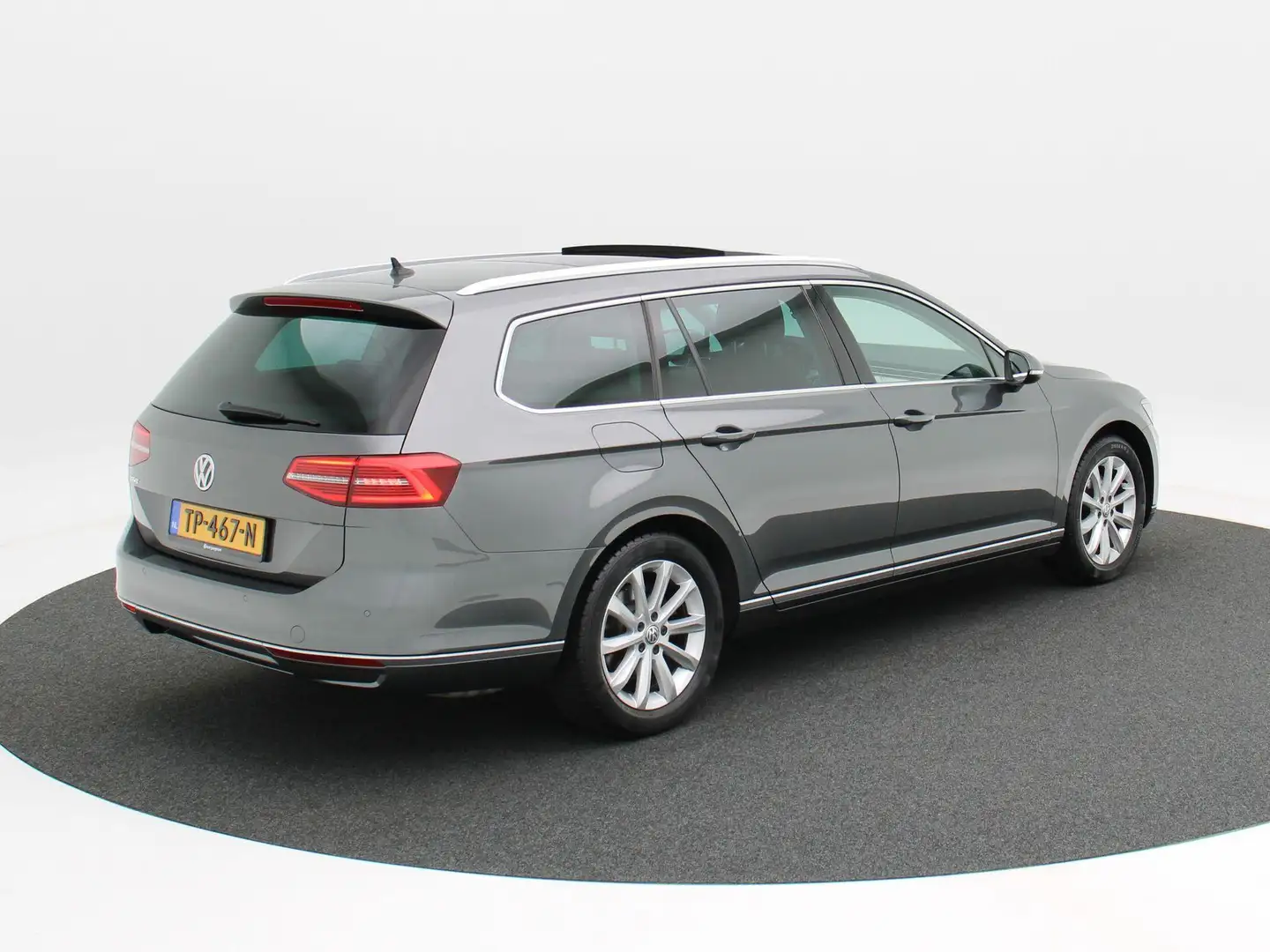 Volkswagen Passat Variant 1.4 TSi 150 Pk Automaat Highline | Panoramadak | C Grijs - 2