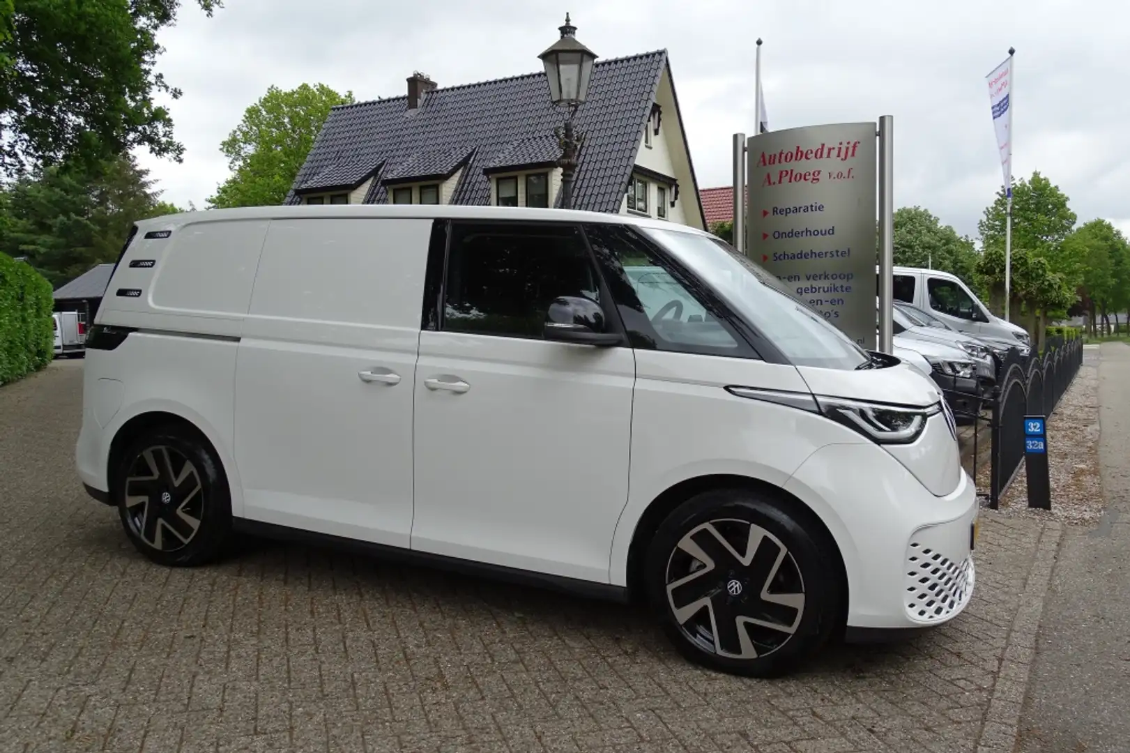 Volkswagen ID. Buzz Cargo 77 kWh SOH 100% 1e eig Weiß - 1