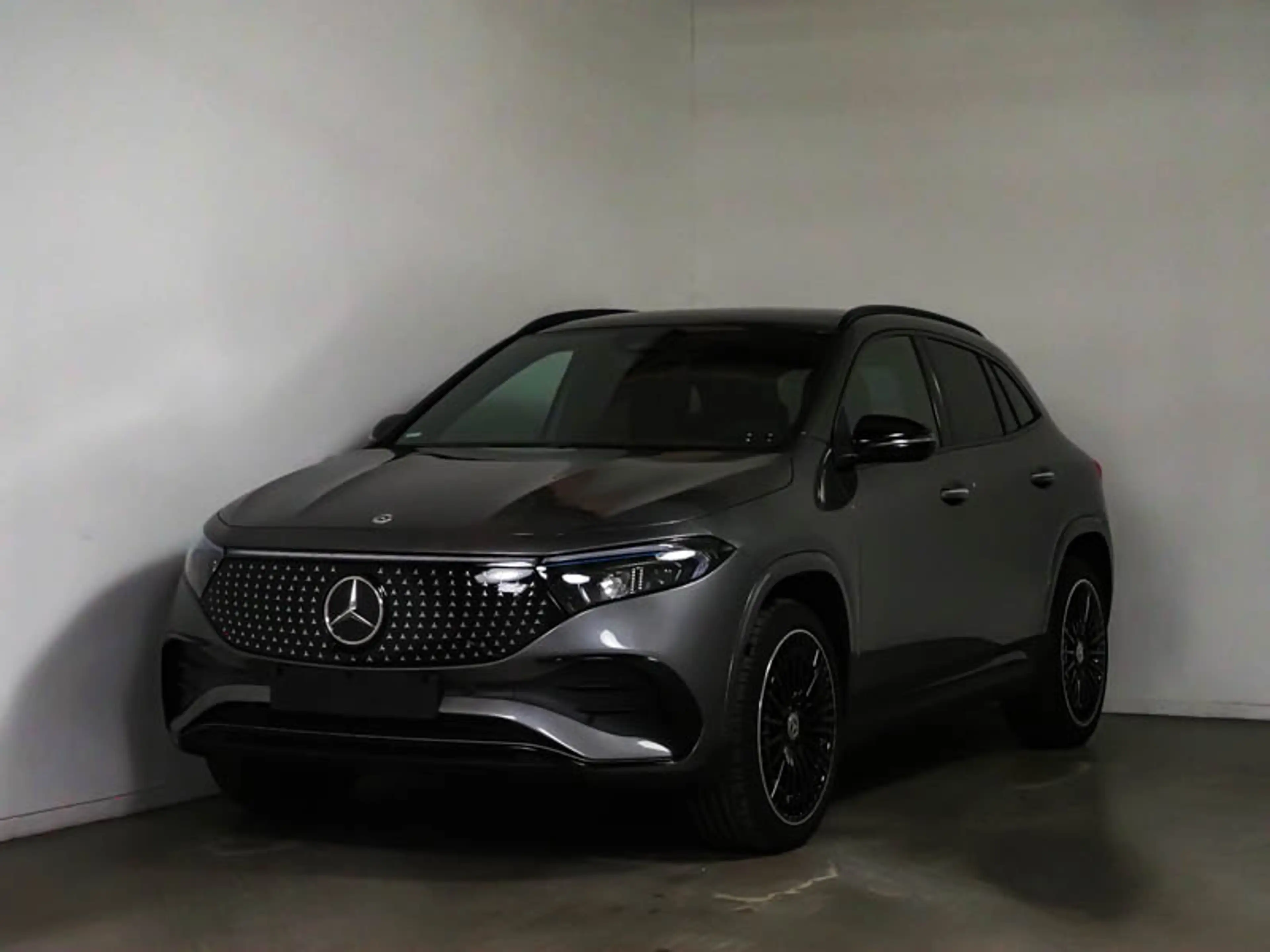 Mercedes-Benz EQA 250 + , AMG BURM NIGHT PREMIUM MEMO 360 AHK — photo 2